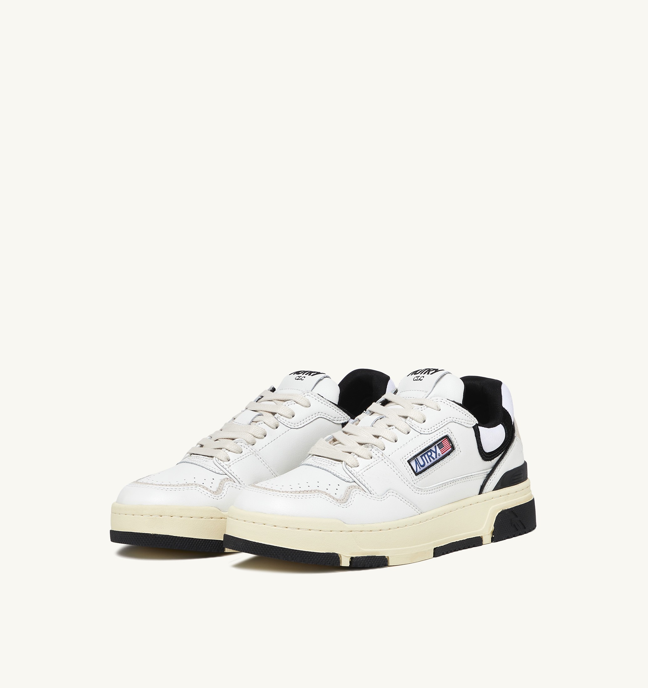BASKETS CLC LOW EN CUIR BLANC ET DAIM NOIR