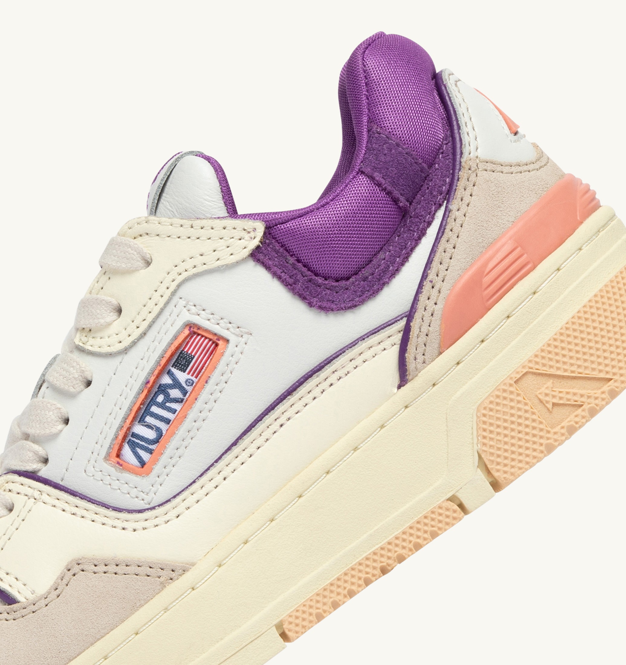 BASKETS CLC LOW EN CUIR ET DAIM BLANC SAND ET DEWBERRY