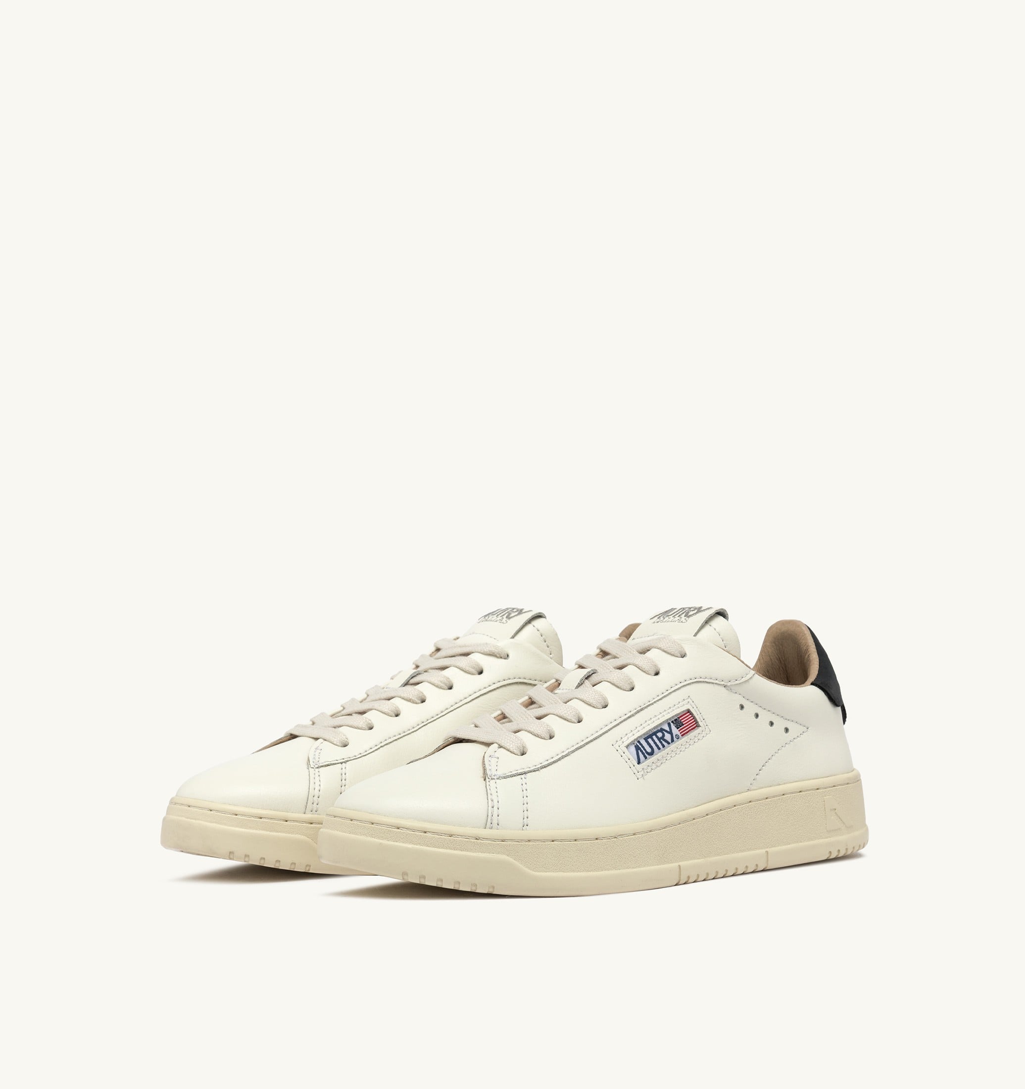 BASKETS DALLAS LOW EN CUIR BLANC ET SPACE