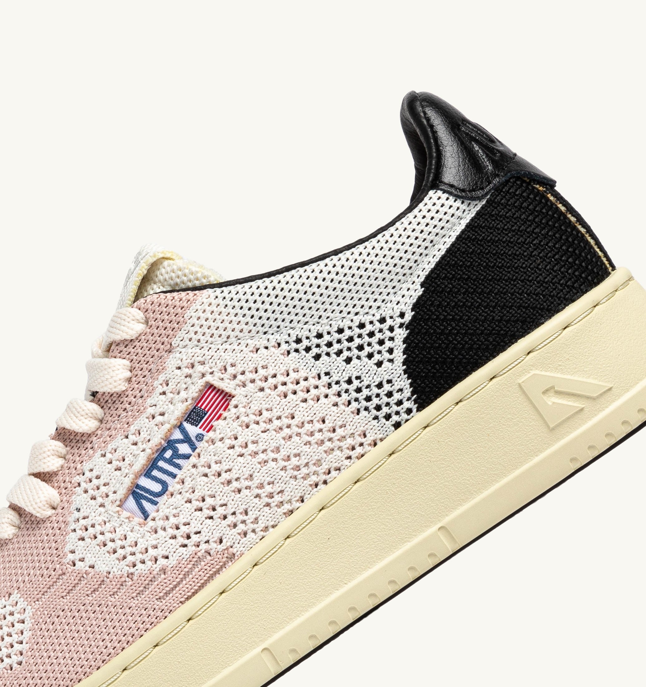 BASKETS MEDALIST EASEKNIT LOW EN MAILLE IVOIRE NOIR ET POWDER