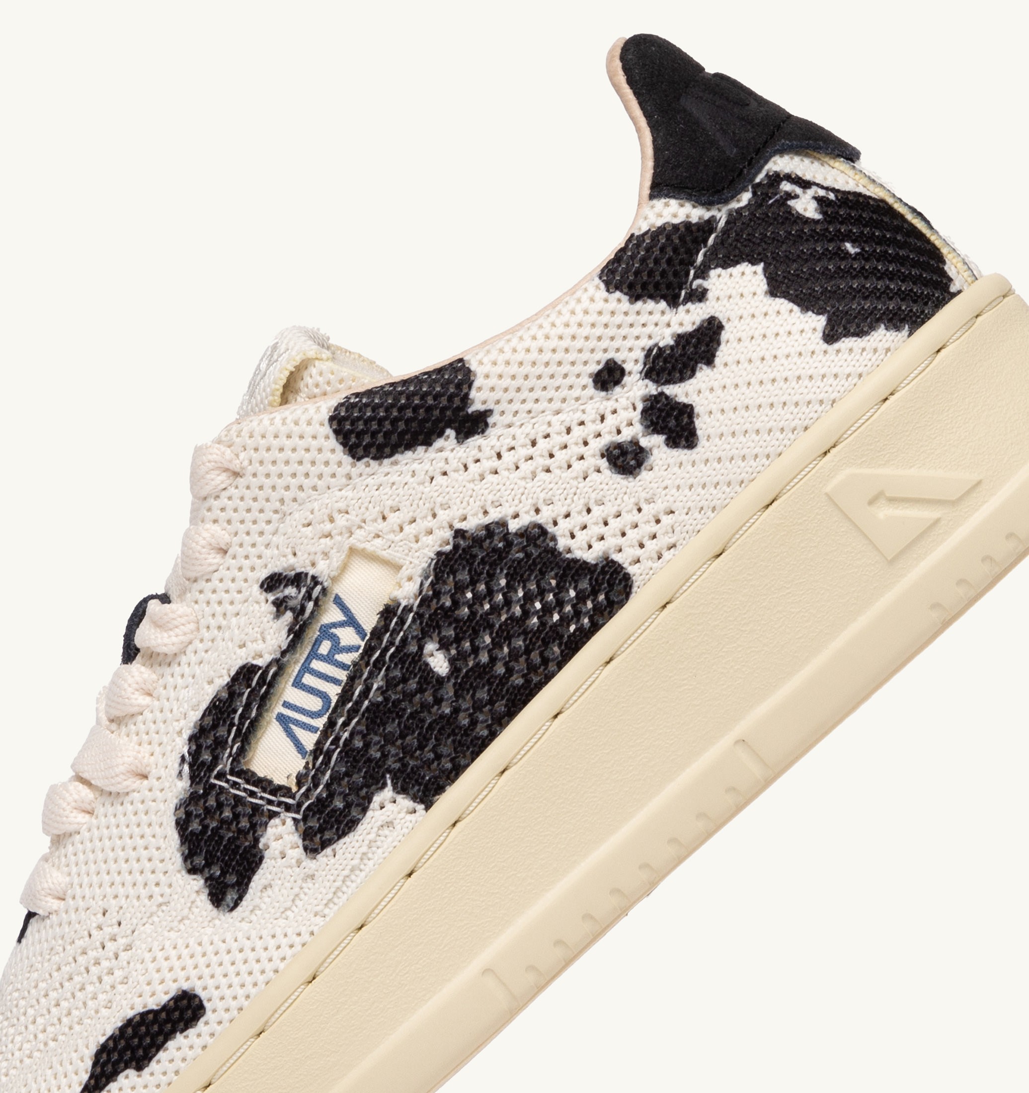 BASKETS MEDALIST EASEKNIT LOW EN MAILLE 'COW PRINT' IVOIRE ET NOIR