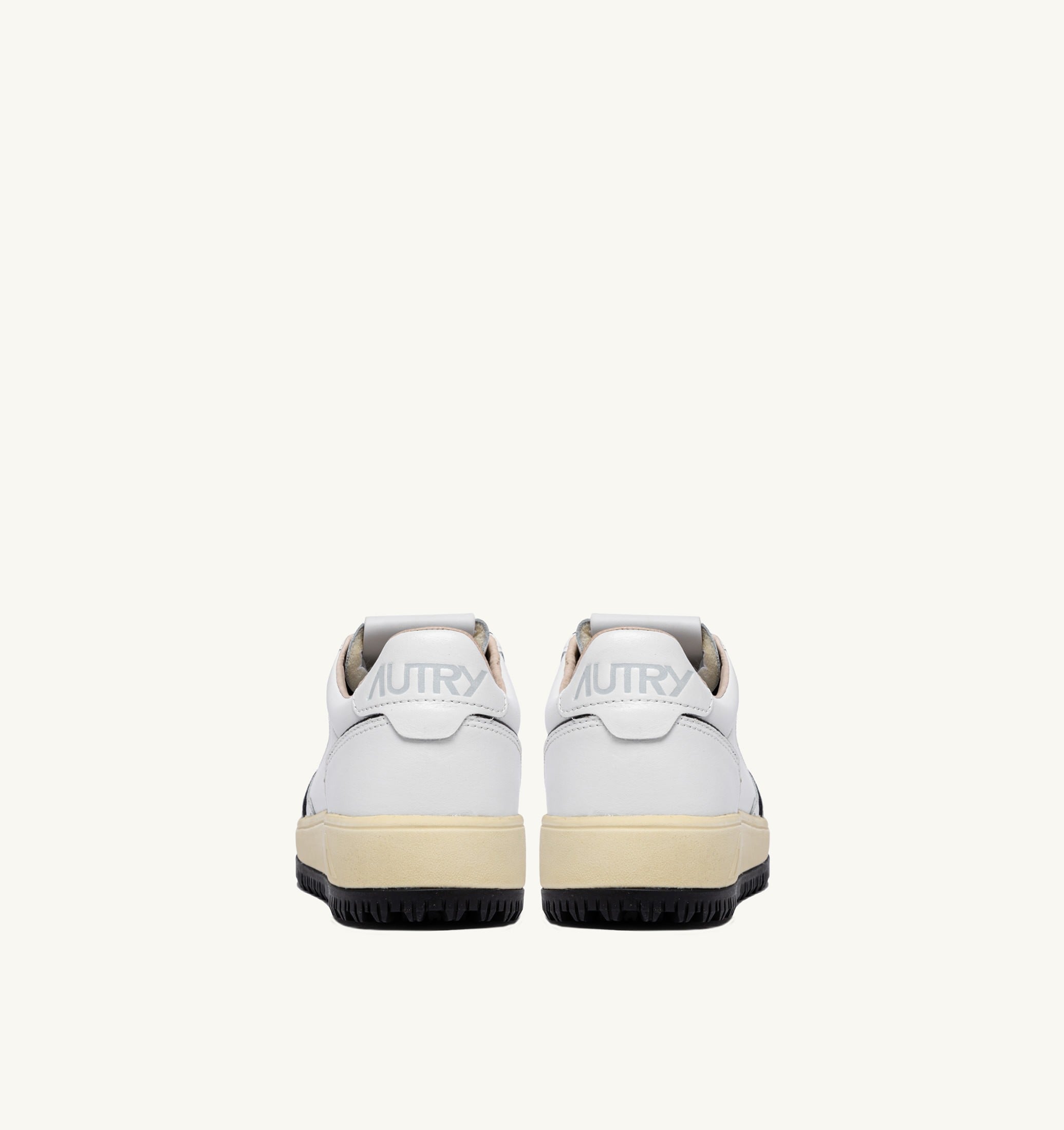 BASKETS GOLF LOW EN CUIR BLANC ET NOIR