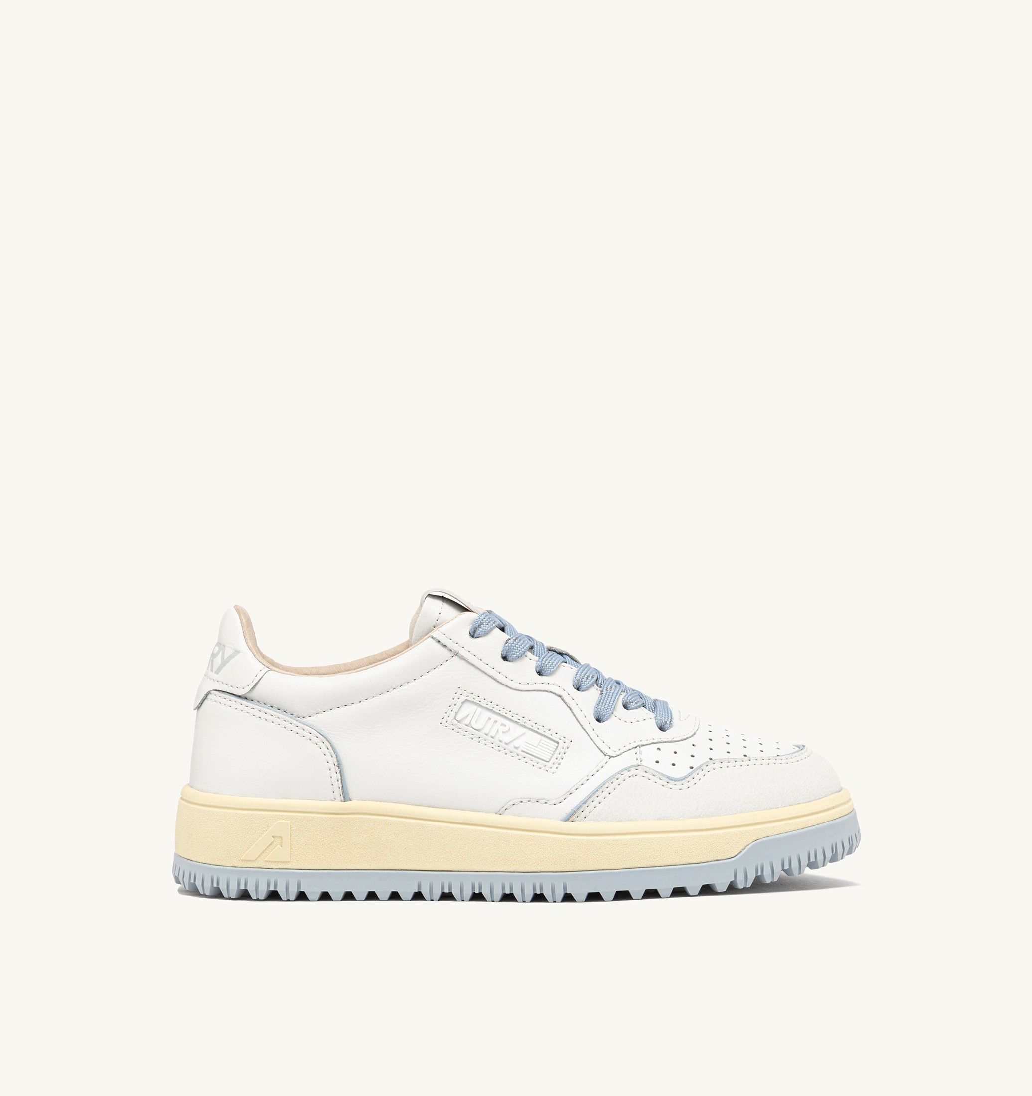 BASKETS GOLF LOW EN CUIR COLORIS BLANC ET PEARL BLUE