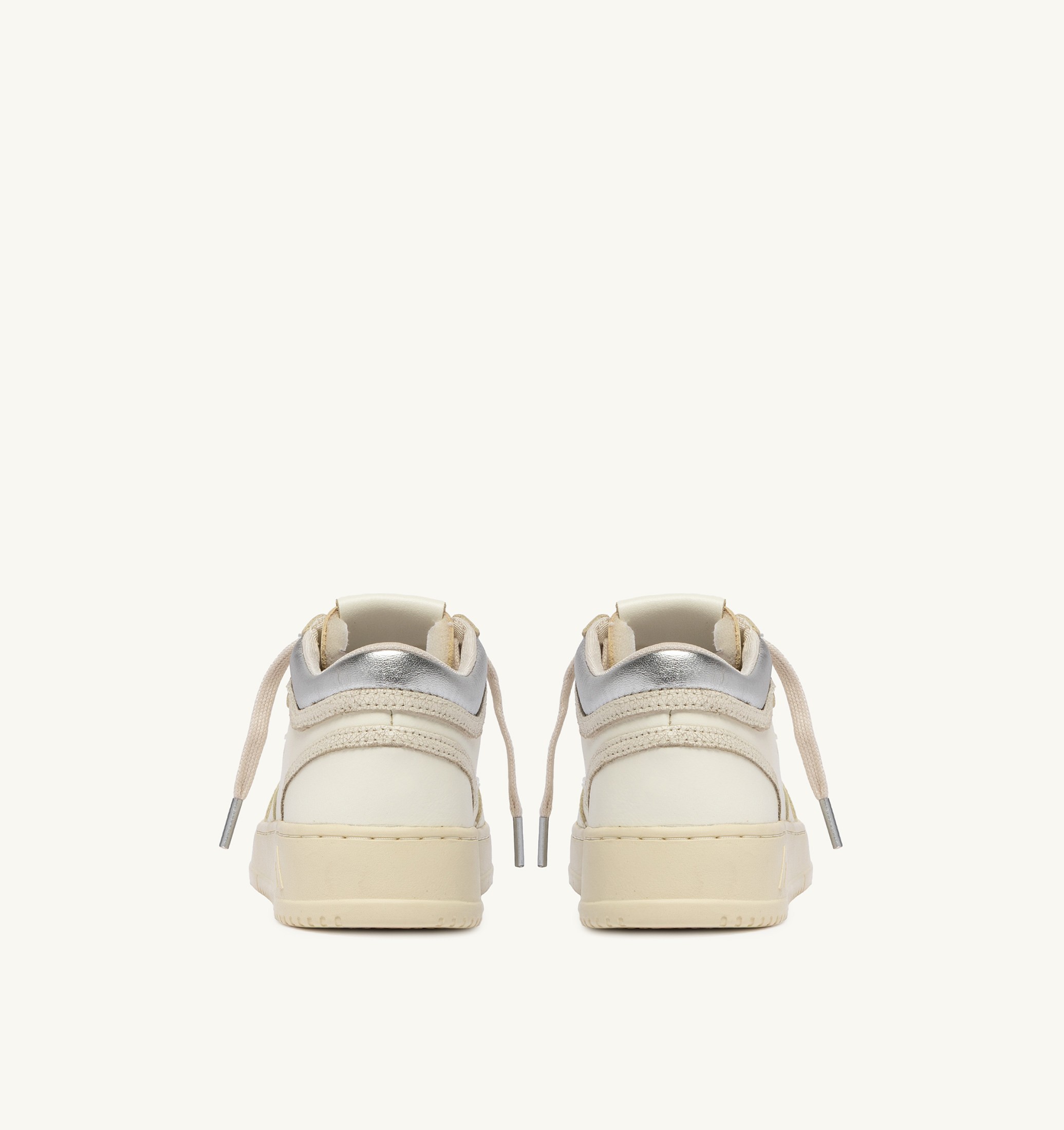 BASKETS MED-WAY EN CUIR COLORIS MARSHMALLOW ET ARGENT