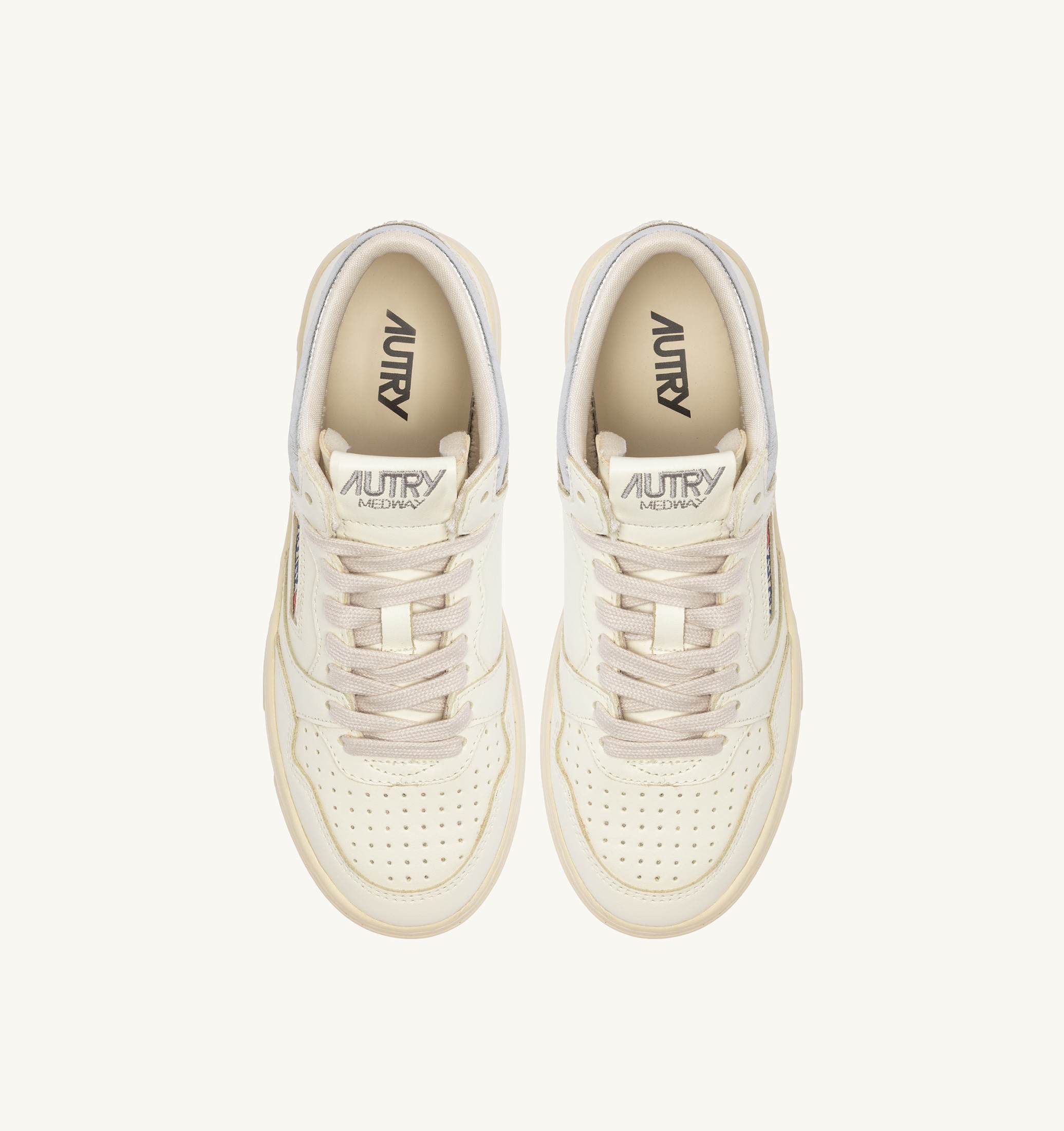 BASKETS MED-WAY EN CUIR COLORIS MARSHMALLOW ET ARGENT