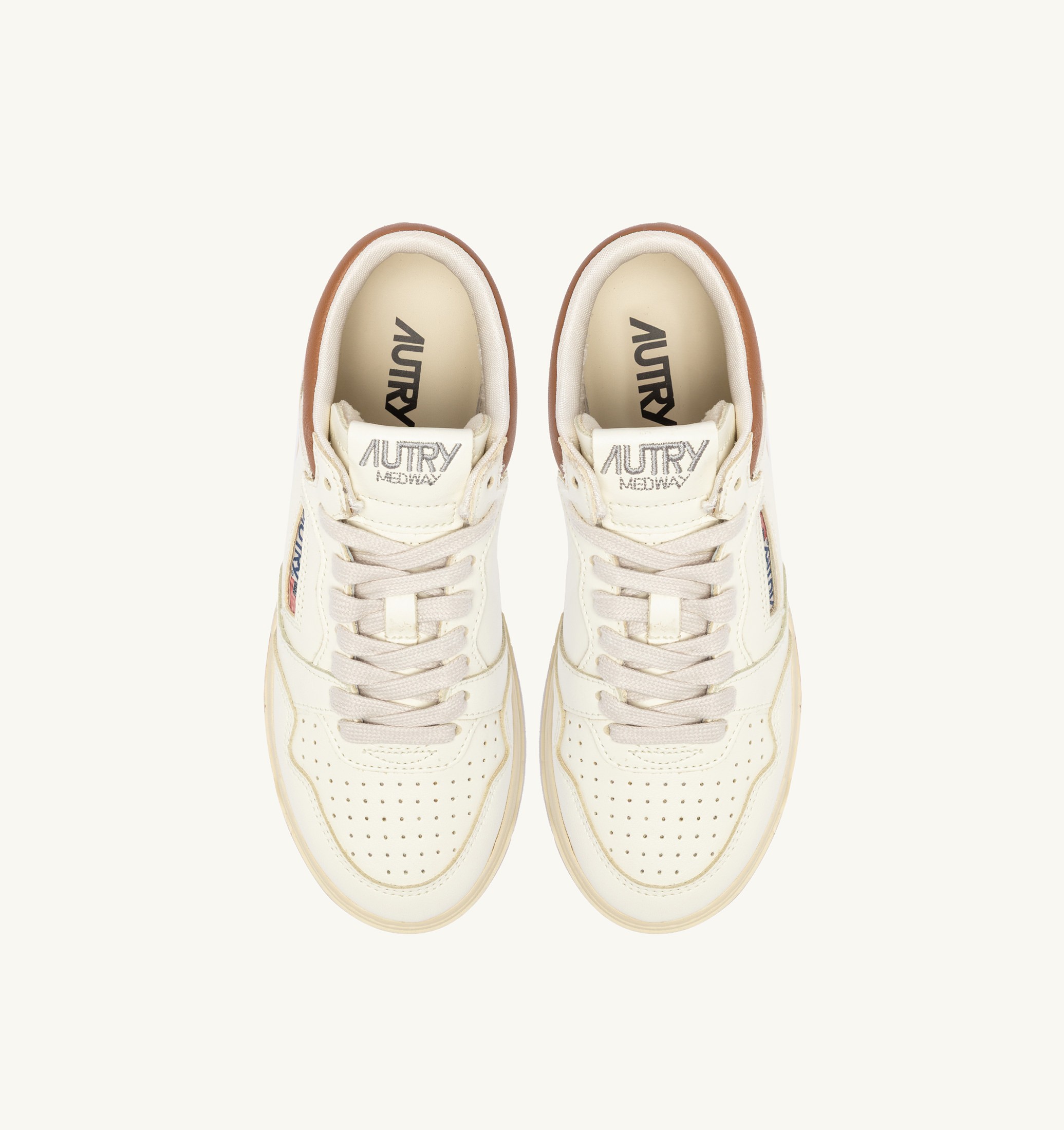 BASKETS MED-WAY EN CUIR COLORIS MARSHMALLOW ET BROWN SUGAR