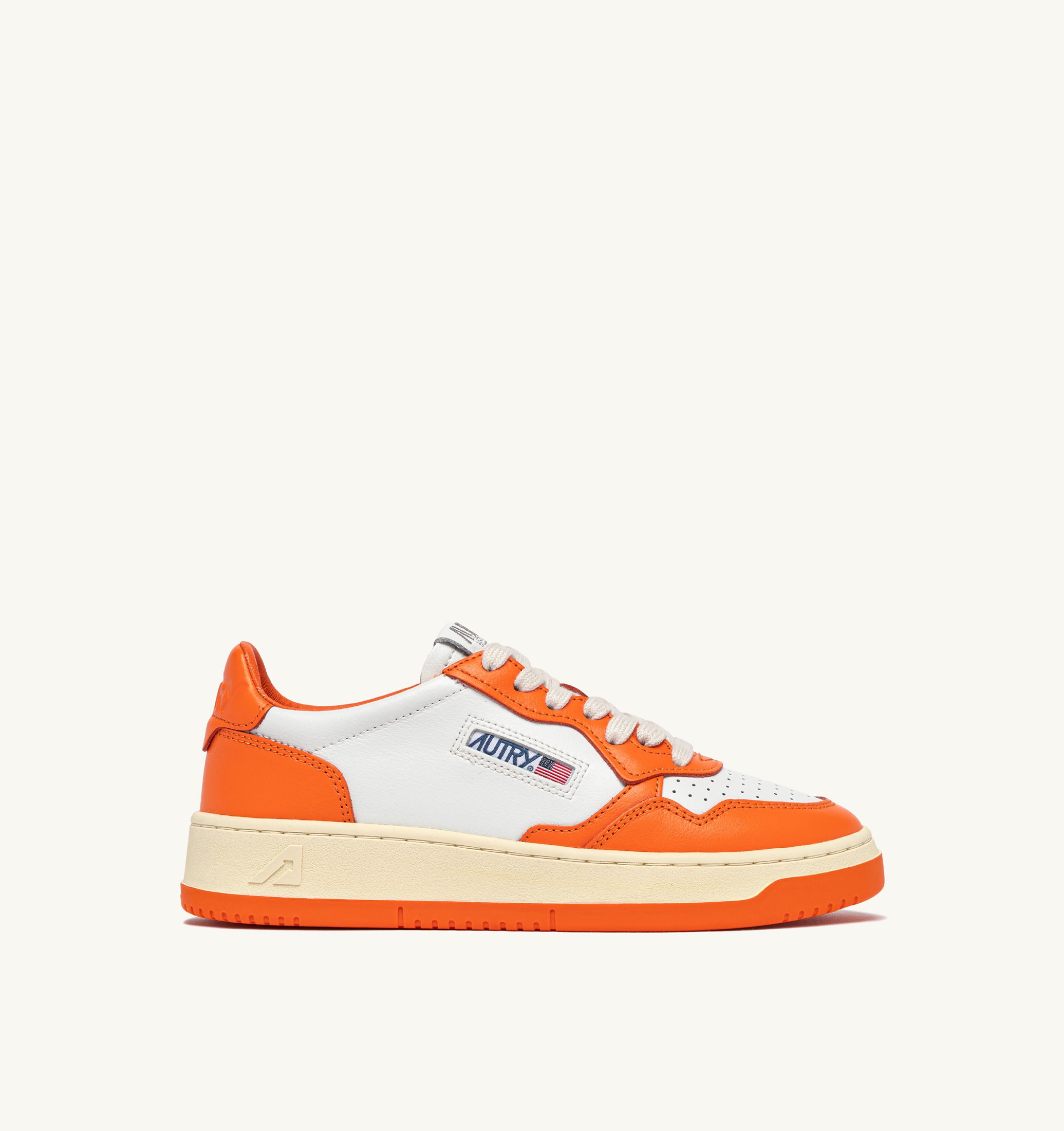 BASKETS MEDALIST LOW BICOLORE EN CUIR BLANC ET PARSIMMON ORANGE