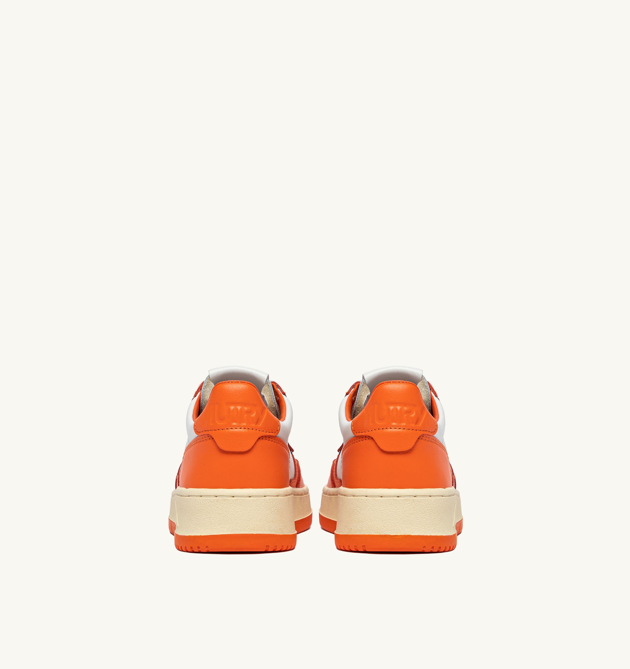 BASKETS MEDALIST LOW BICOLORE EN CUIR BLANC ET PARSIMMON ORANGE