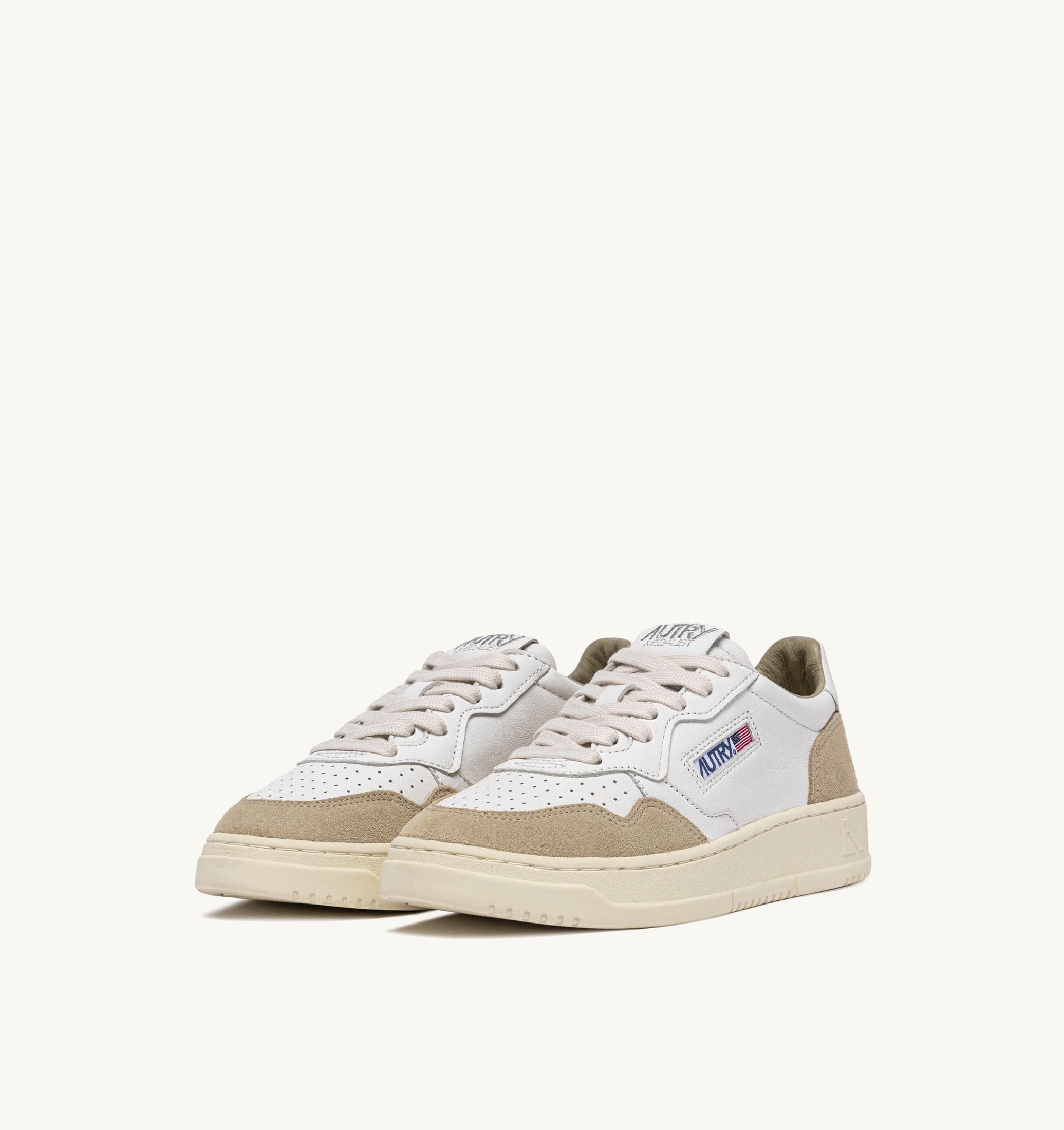 BASKETS MEDALIST LOW EN NAPPA BLANC ET DAIM SPONGE