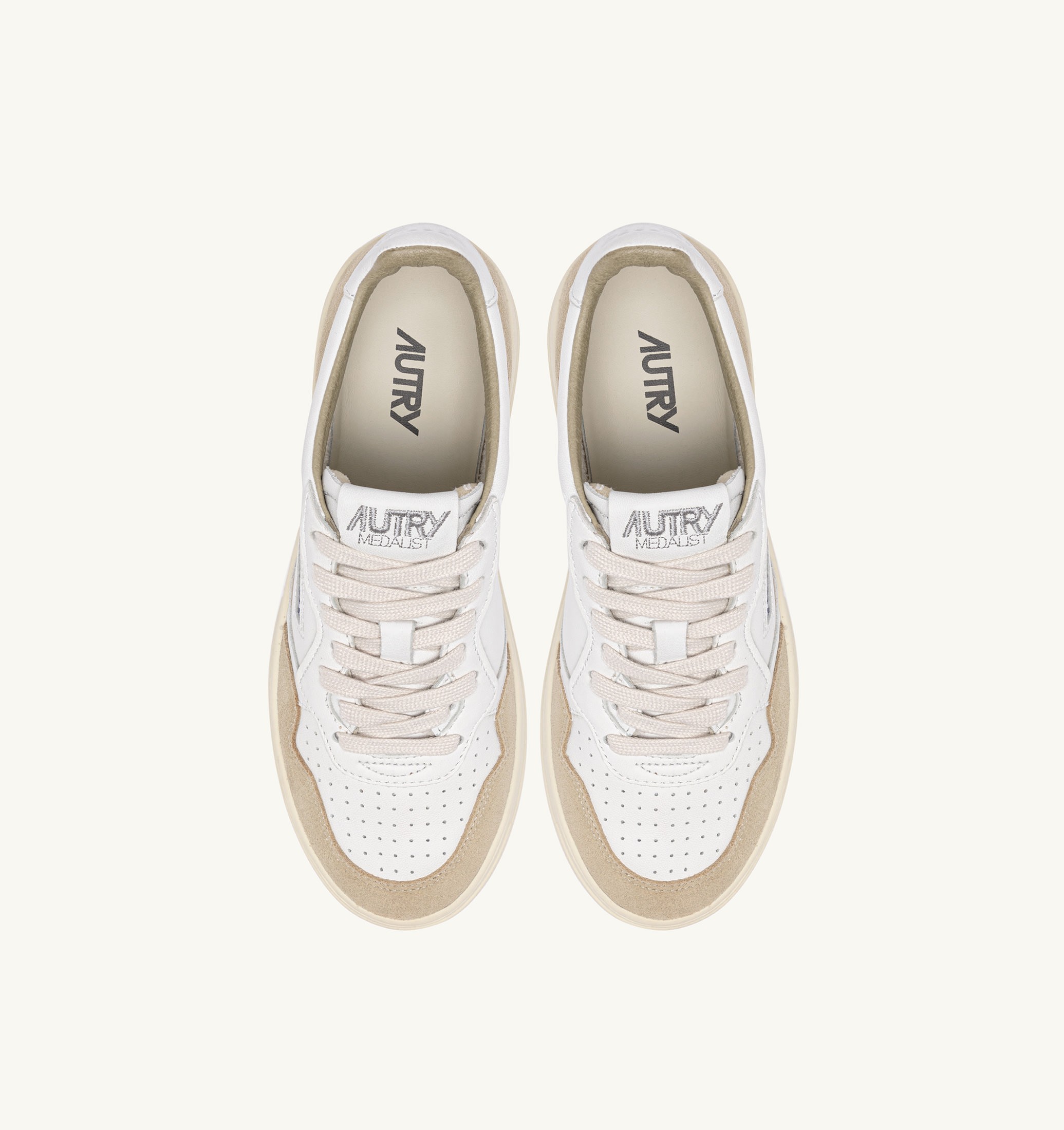 BASKETS MEDALIST LOW EN NAPPA BLANC ET DAIM SPONGE