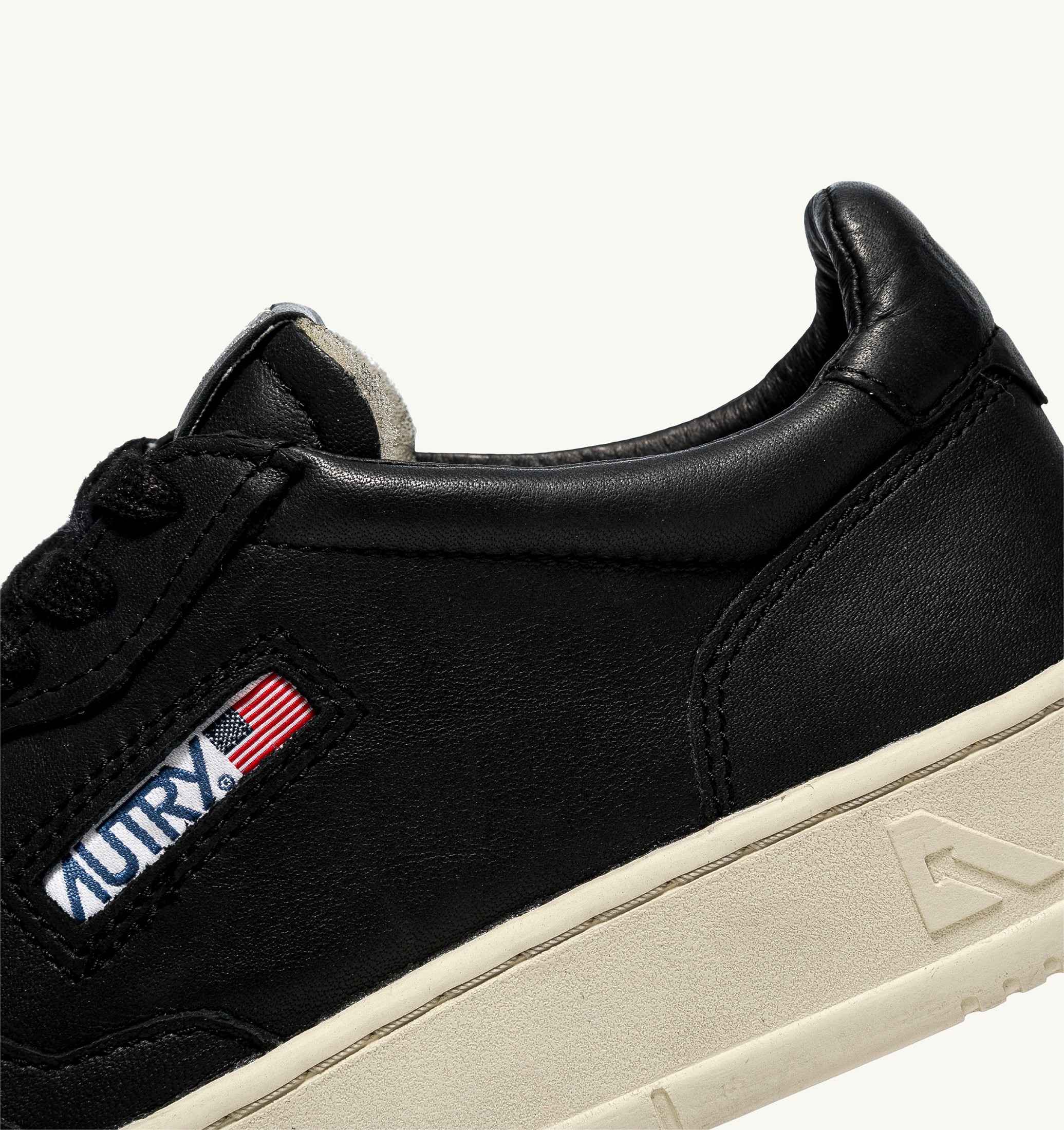 BASKETS MEDALIST LOW EN NAPPA NOIR SUPER SOFT