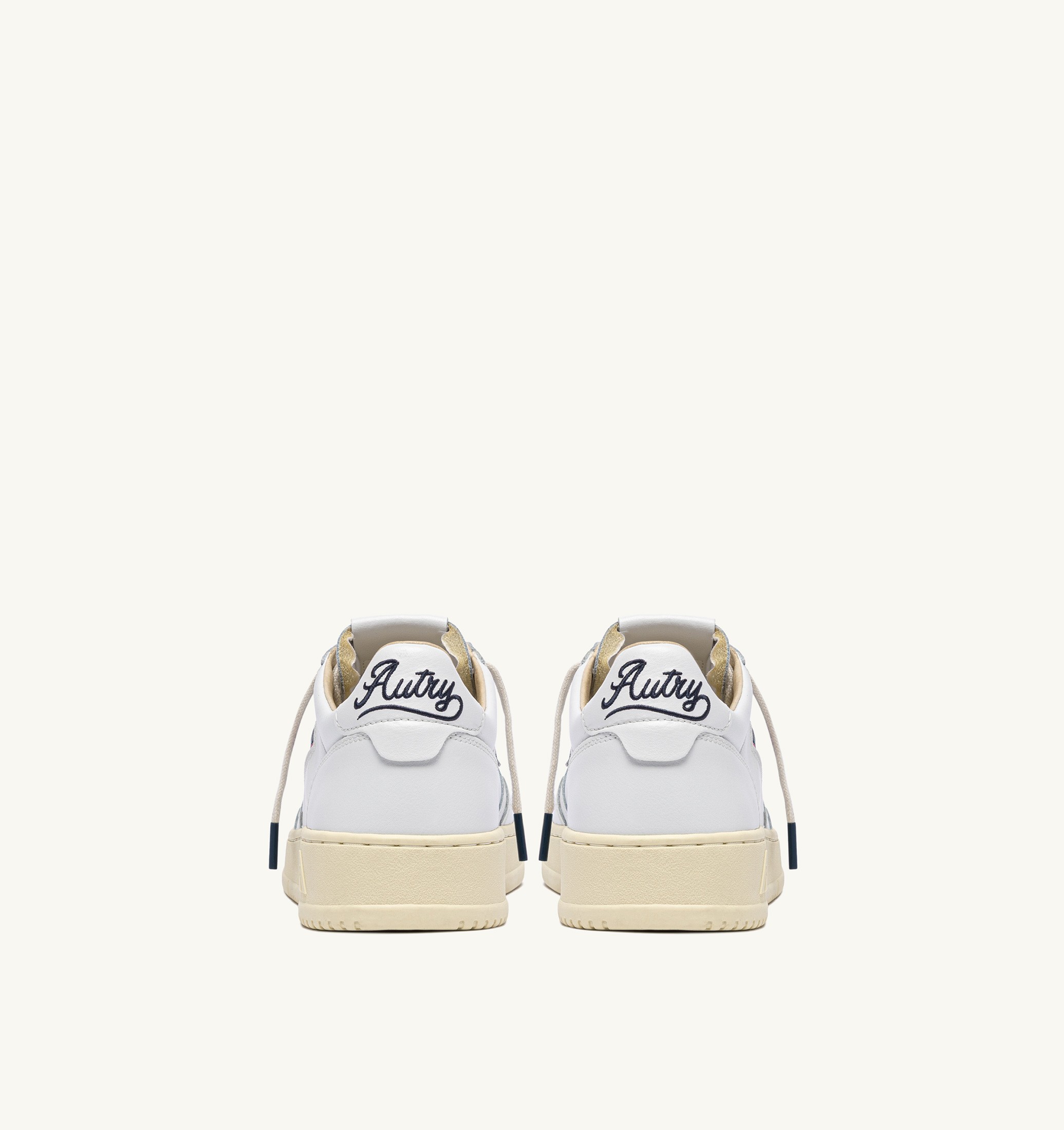 BASKETS MEDALIST LOW EN CUIR BLANC AVEC DÉTAILS SPACE BLUE