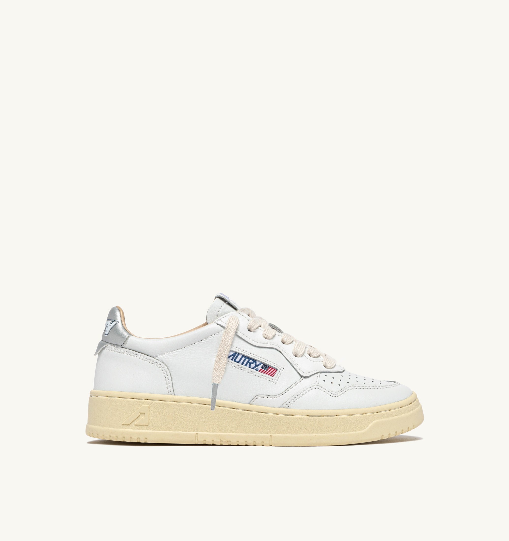BASKETS MEDALIST LOW EN CUIR BLANC ET ARGENT
