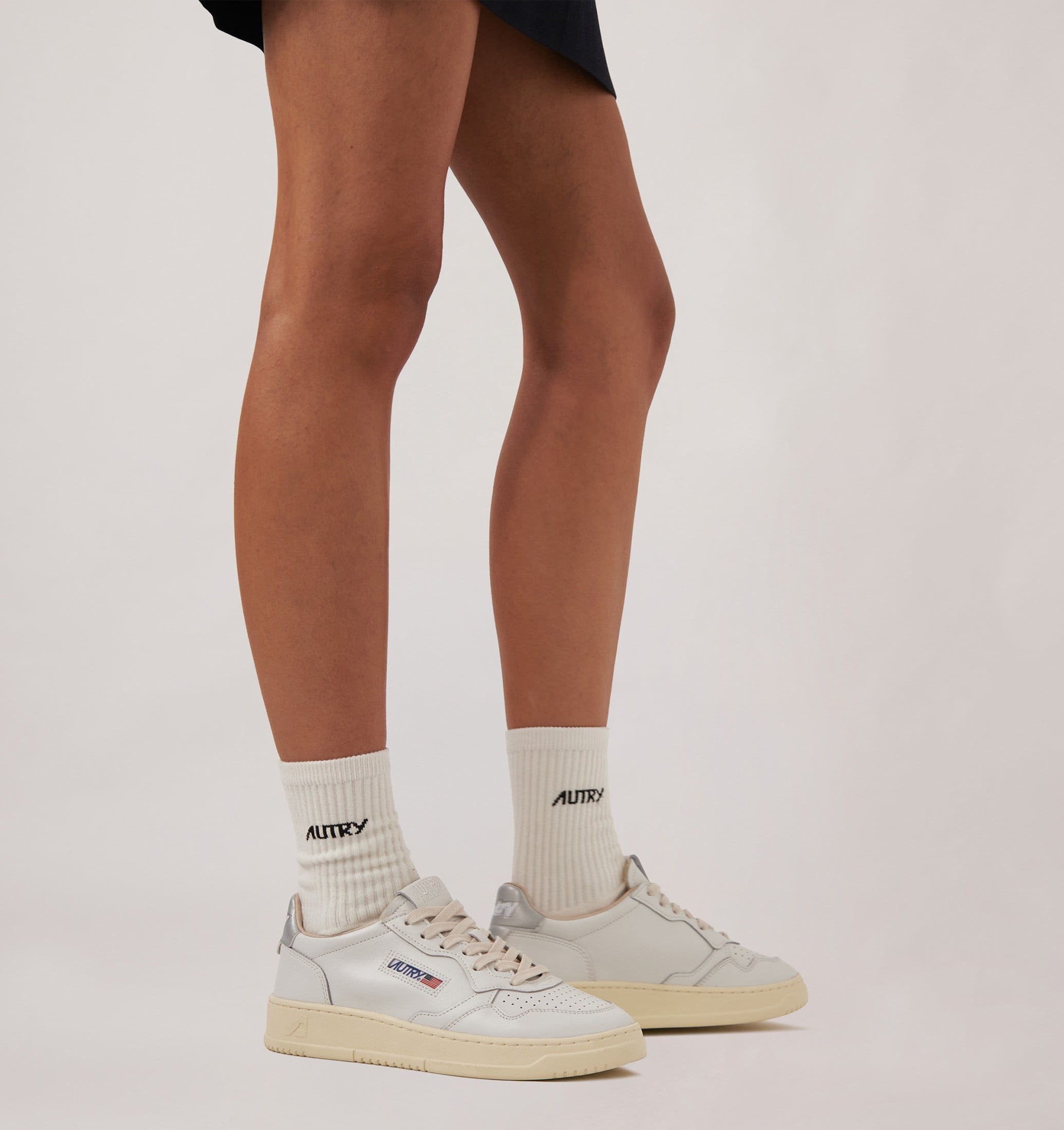 BASKETS MEDALIST LOW EN CUIR BLANC ET ARGENT