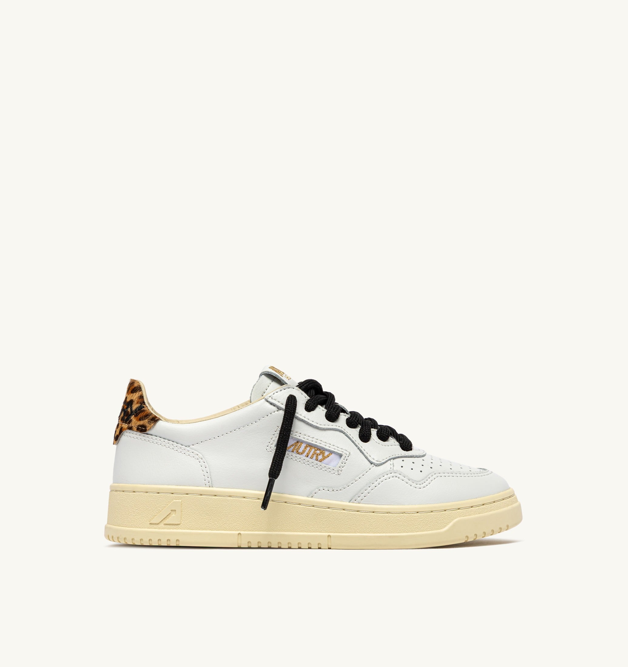 BASKETS MEDALIST LOW EN CUIR BLANC ET LEOPARD