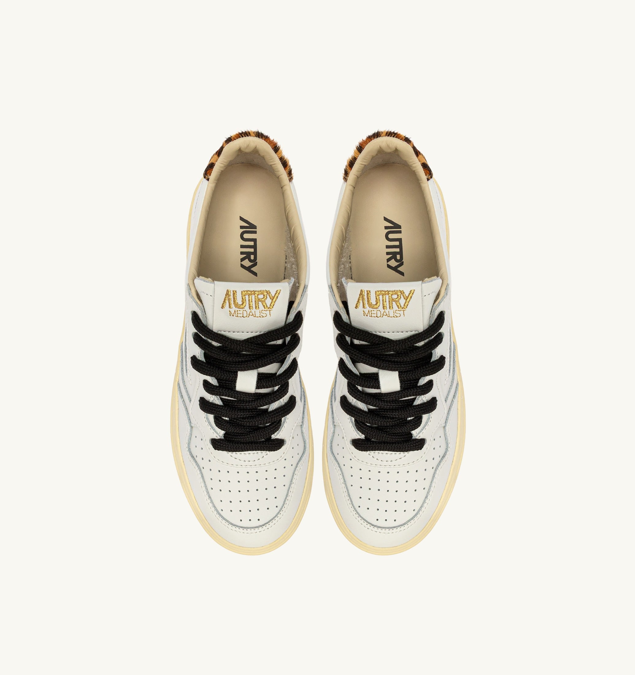 BASKETS MEDALIST LOW EN CUIR BLANC ET LEOPARD