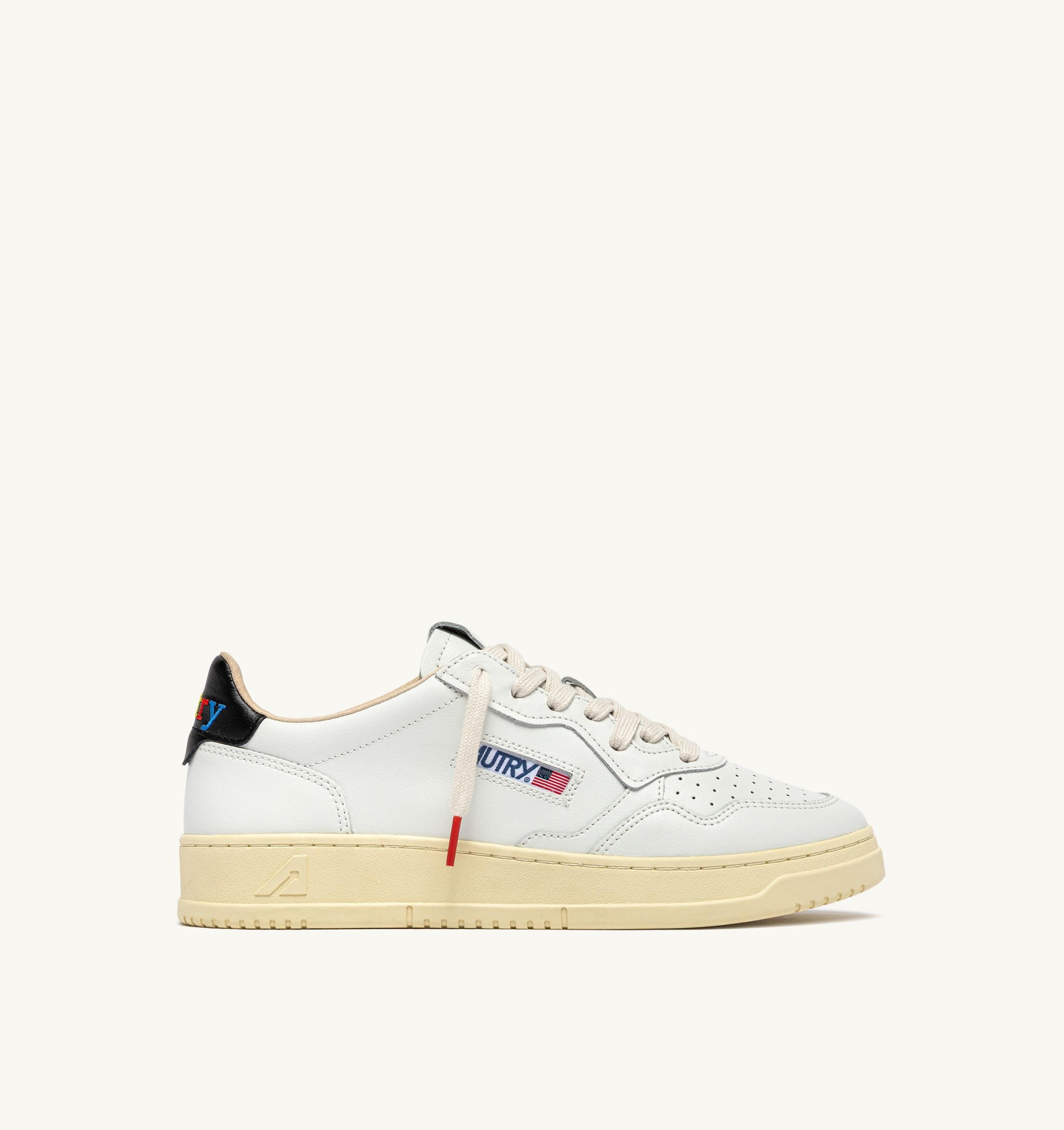 BASKETS MEDALIST LOW EN CUIR BLANC ET NOIR