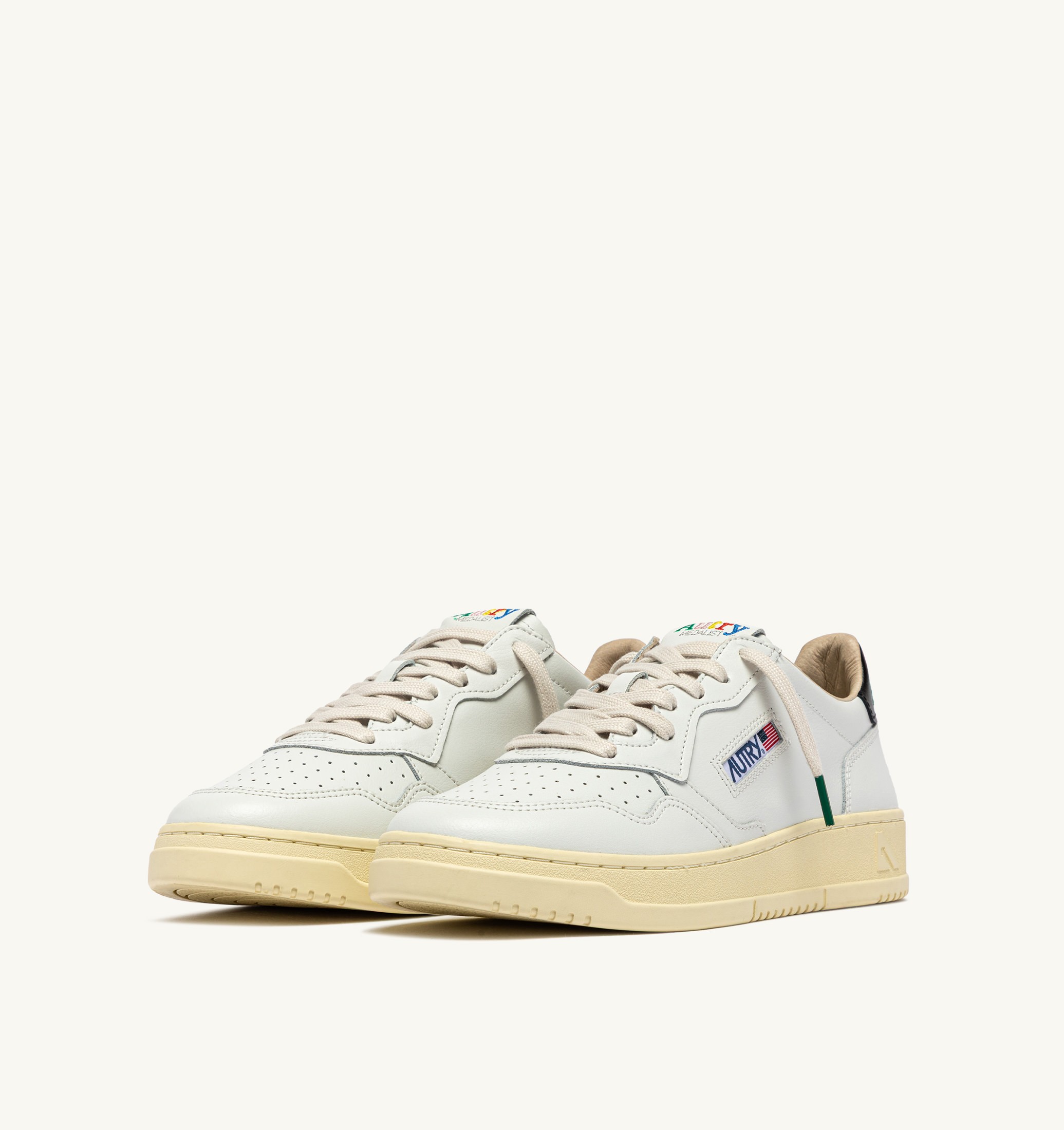 BASKETS MEDALIST LOW EN CUIR BLANC ET NOIR