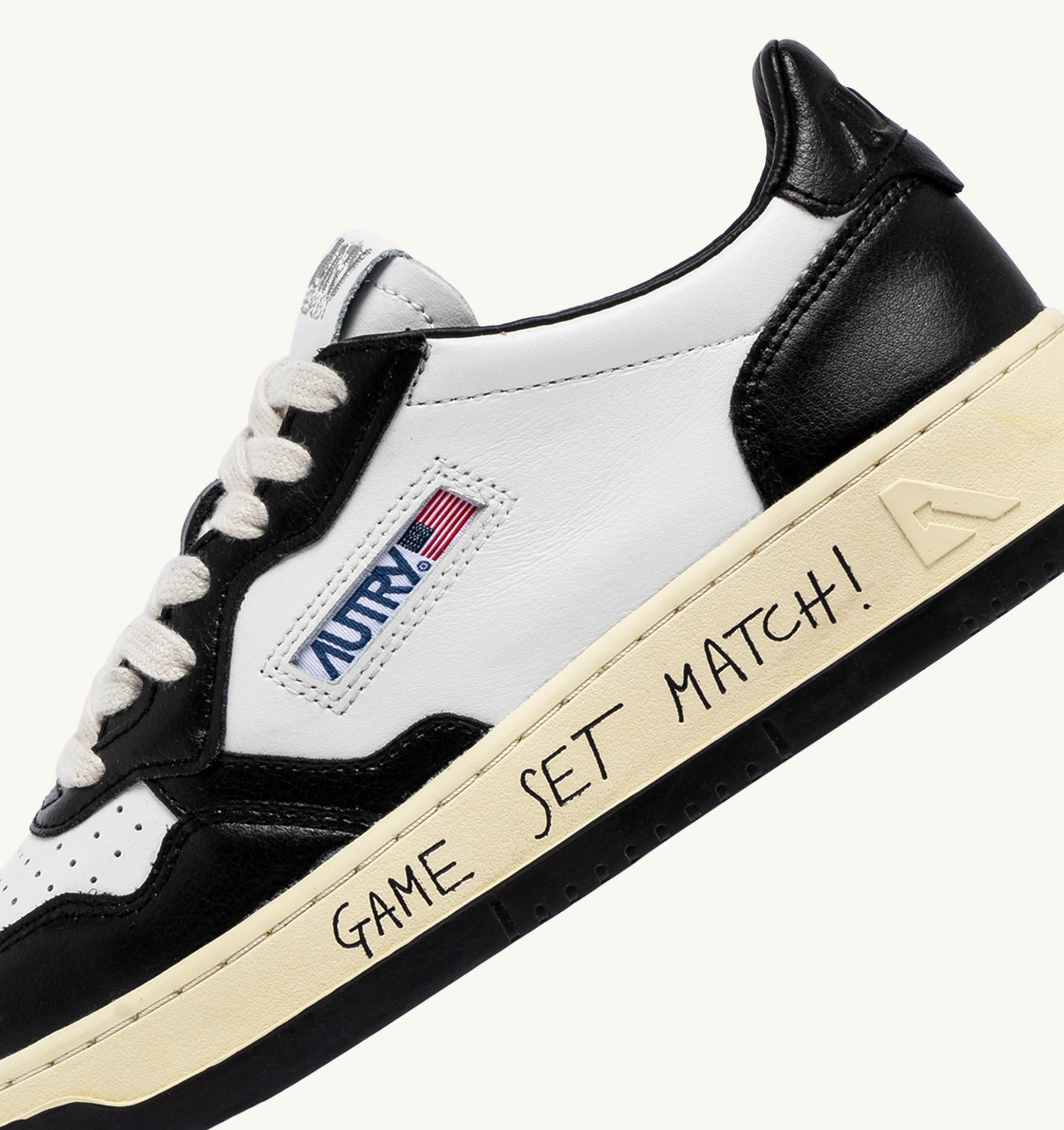 BASKETS MEDALIST LOW EN CUIR BLANC ET NOIR AVEC LETTERING