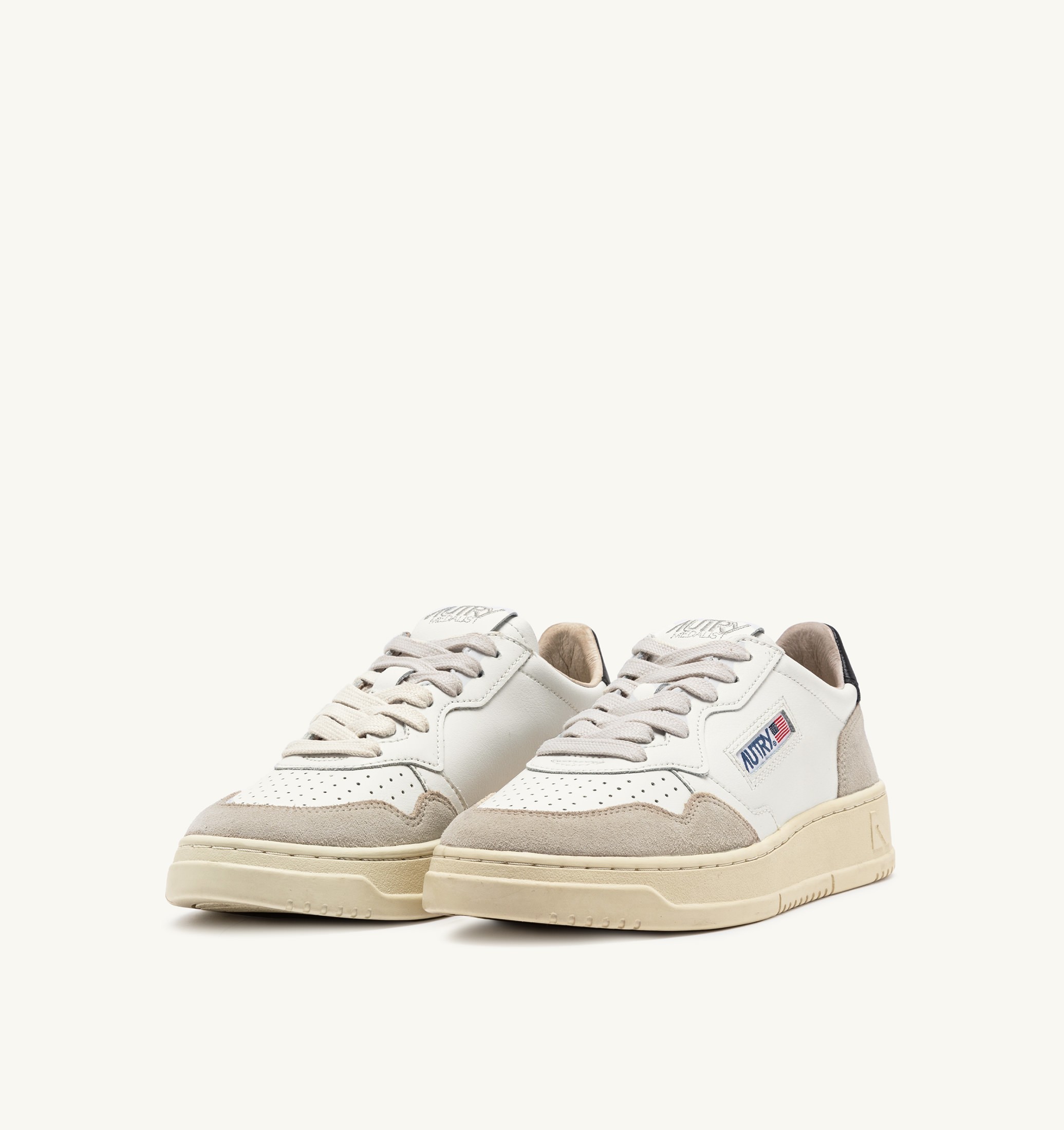 BASKETS MEDALIST LOW EN CUIR BLANC ET NOIR ET DAIM BEIGE