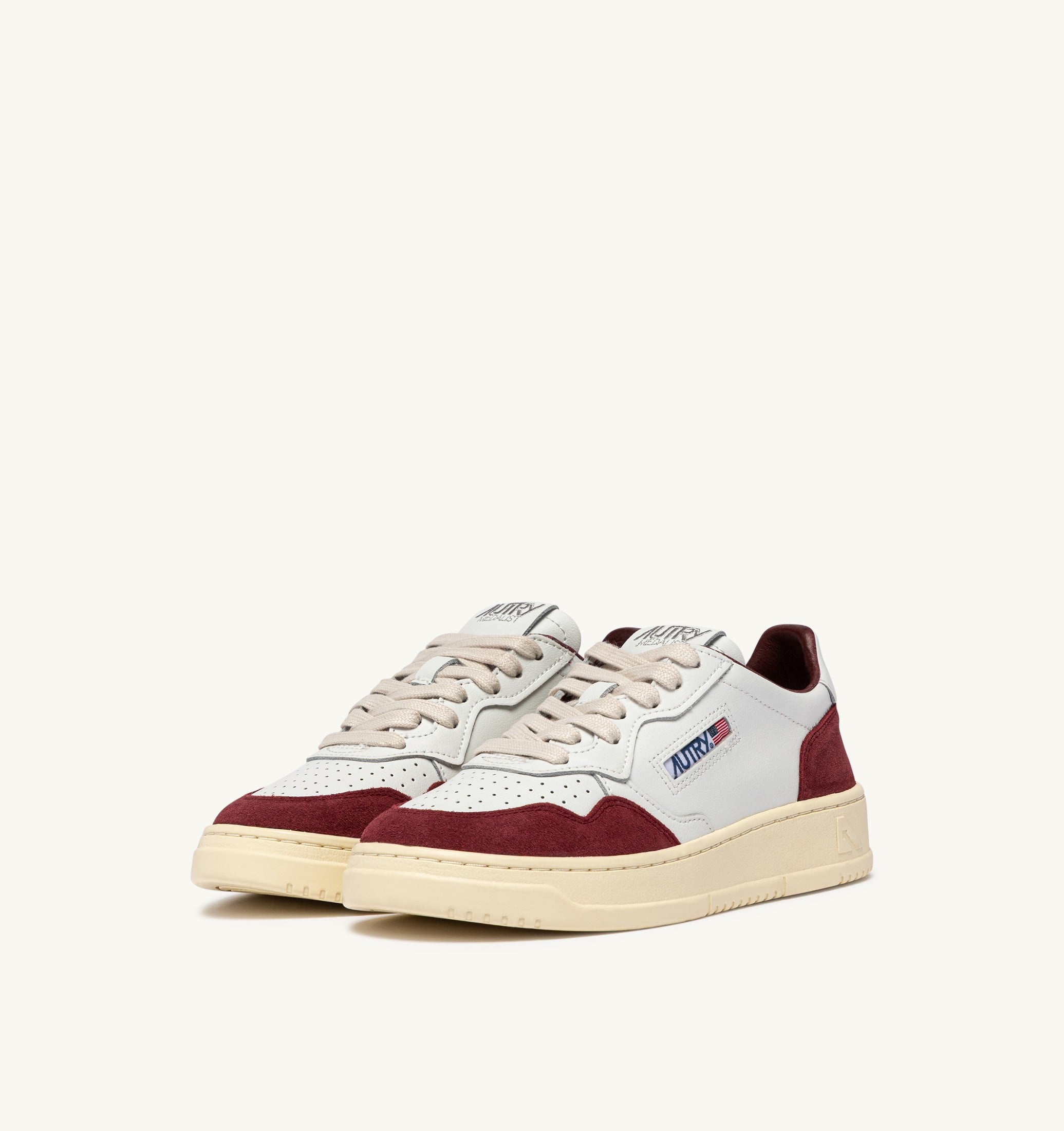 BASKETS MEDALIST LOW EN CUIR BLANC ET DAIM BORDEAUX
