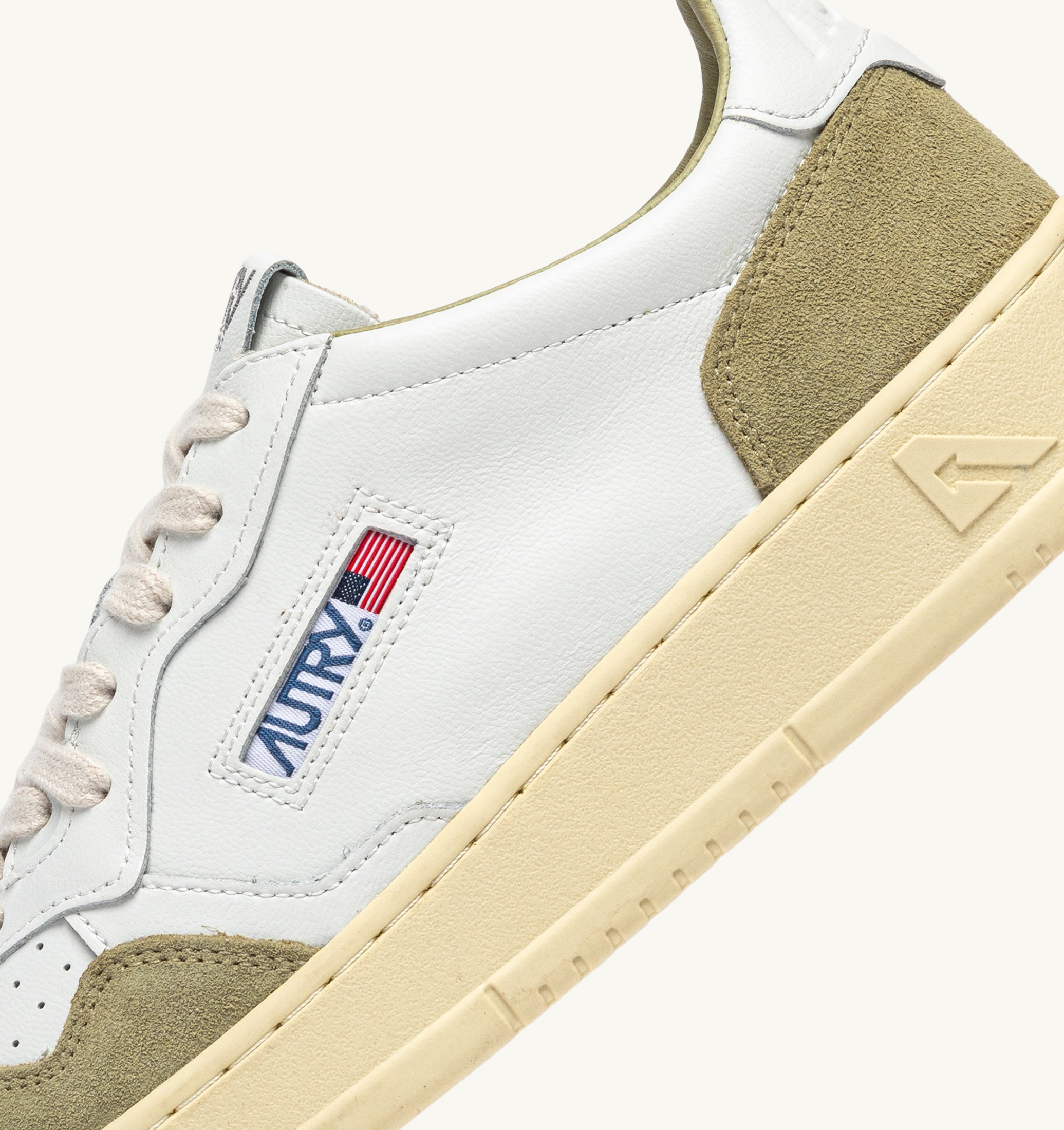 BASKETS MEDALIST LOW EN CUIR BLANC ET DAIM GREY GREEN