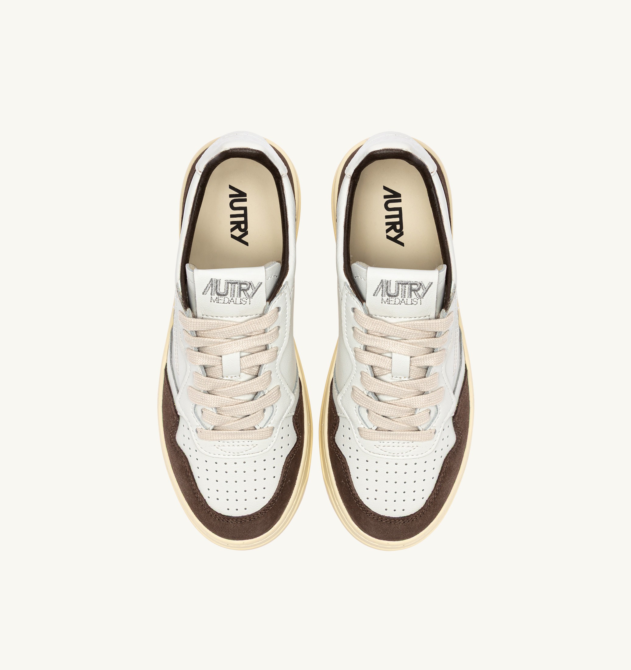 BASKETS MEDALIST LOW EN CUIR BLANC ET DAIM ACAJOU