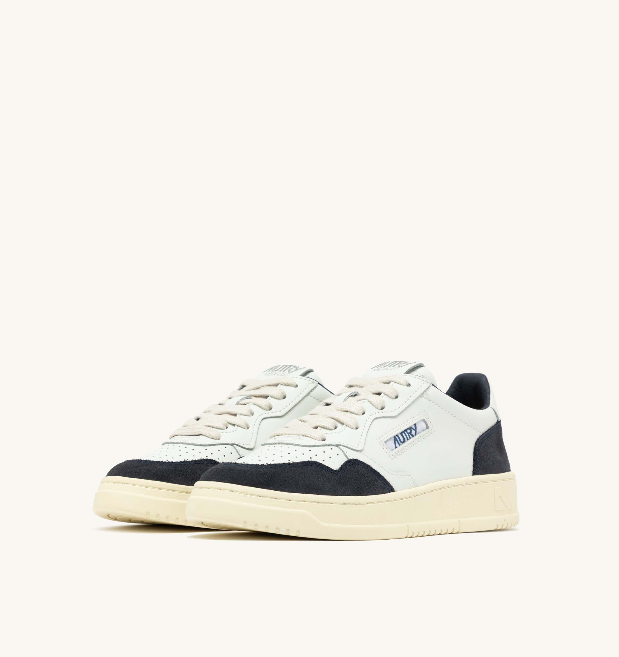 BASKETS MEDALIST LOW EN CUIR BLANC ET DAIM OCÉAN