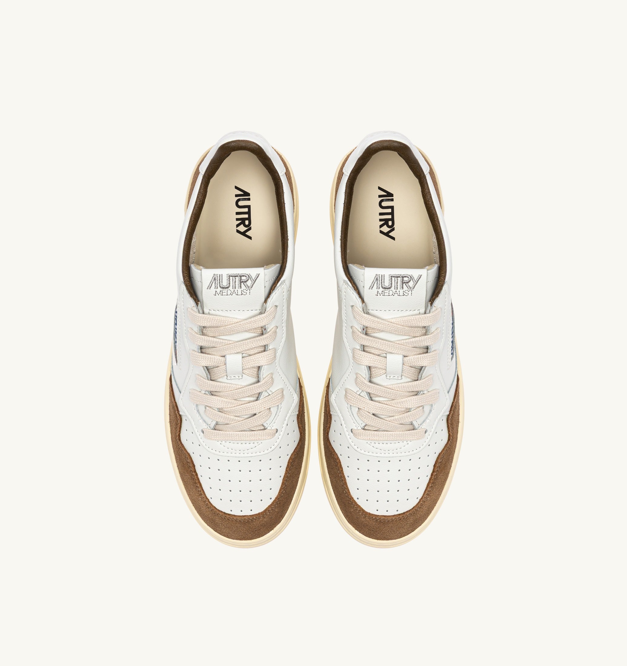 BASKETS MEDALIST LOW EN CUIR BLANC ET DAIM TABAC