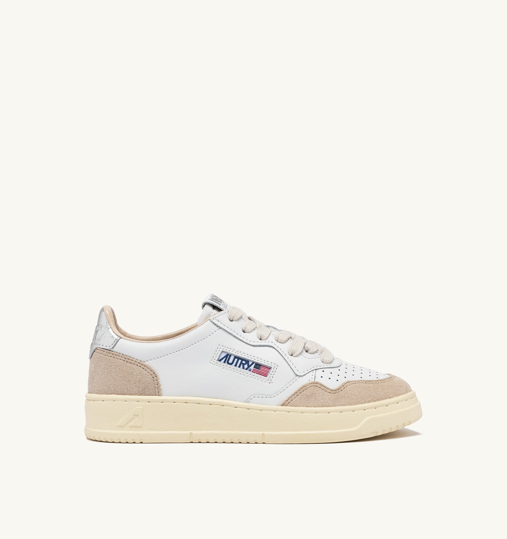 BASKETS MEDALIST LOW EN CUIR ET DAIM BLANC ET ARGENT