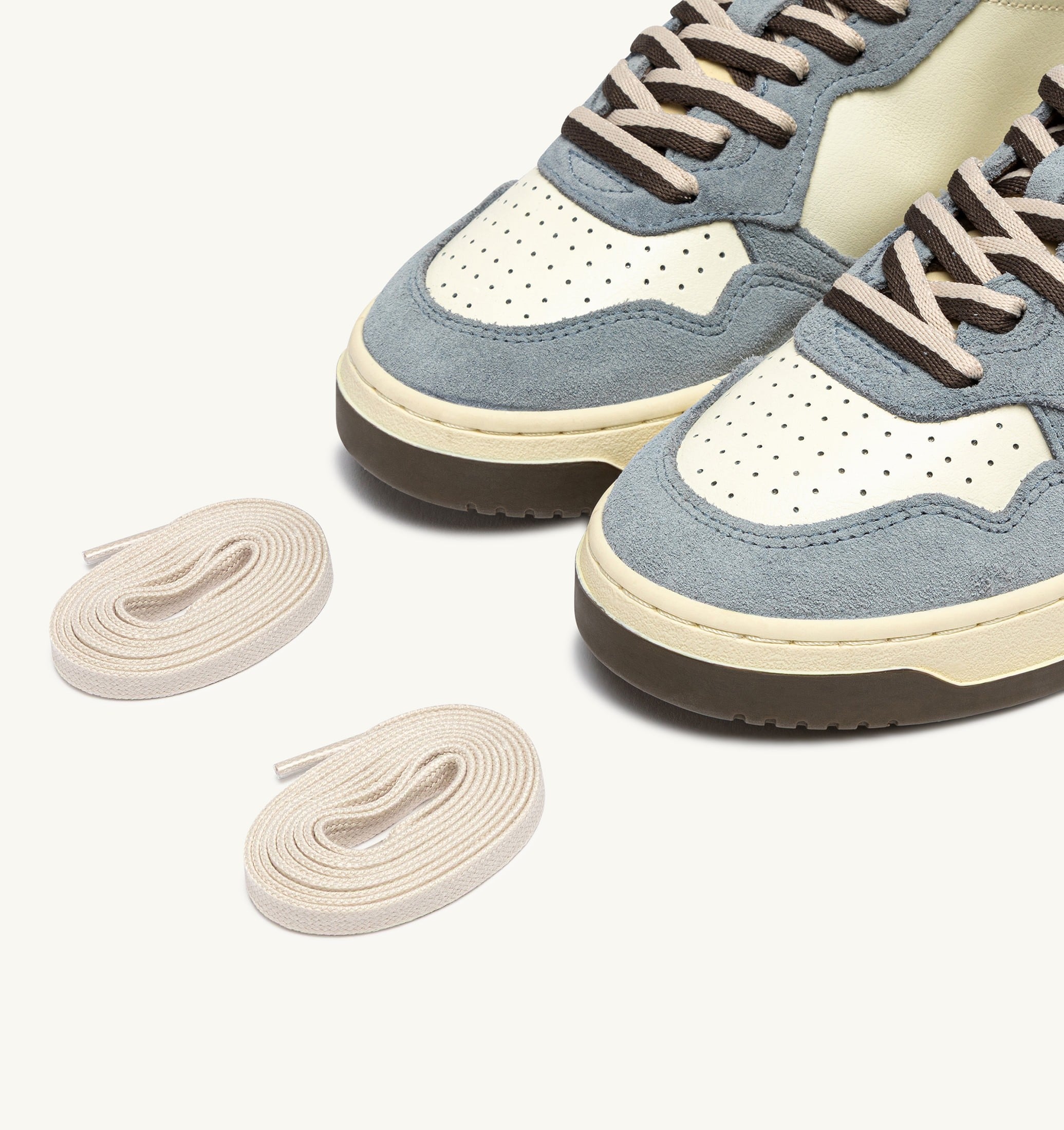 BASKETS MEDALIST LOW EN CUIR ET DAIM CHOOCOLATE CHIP ET CIEL