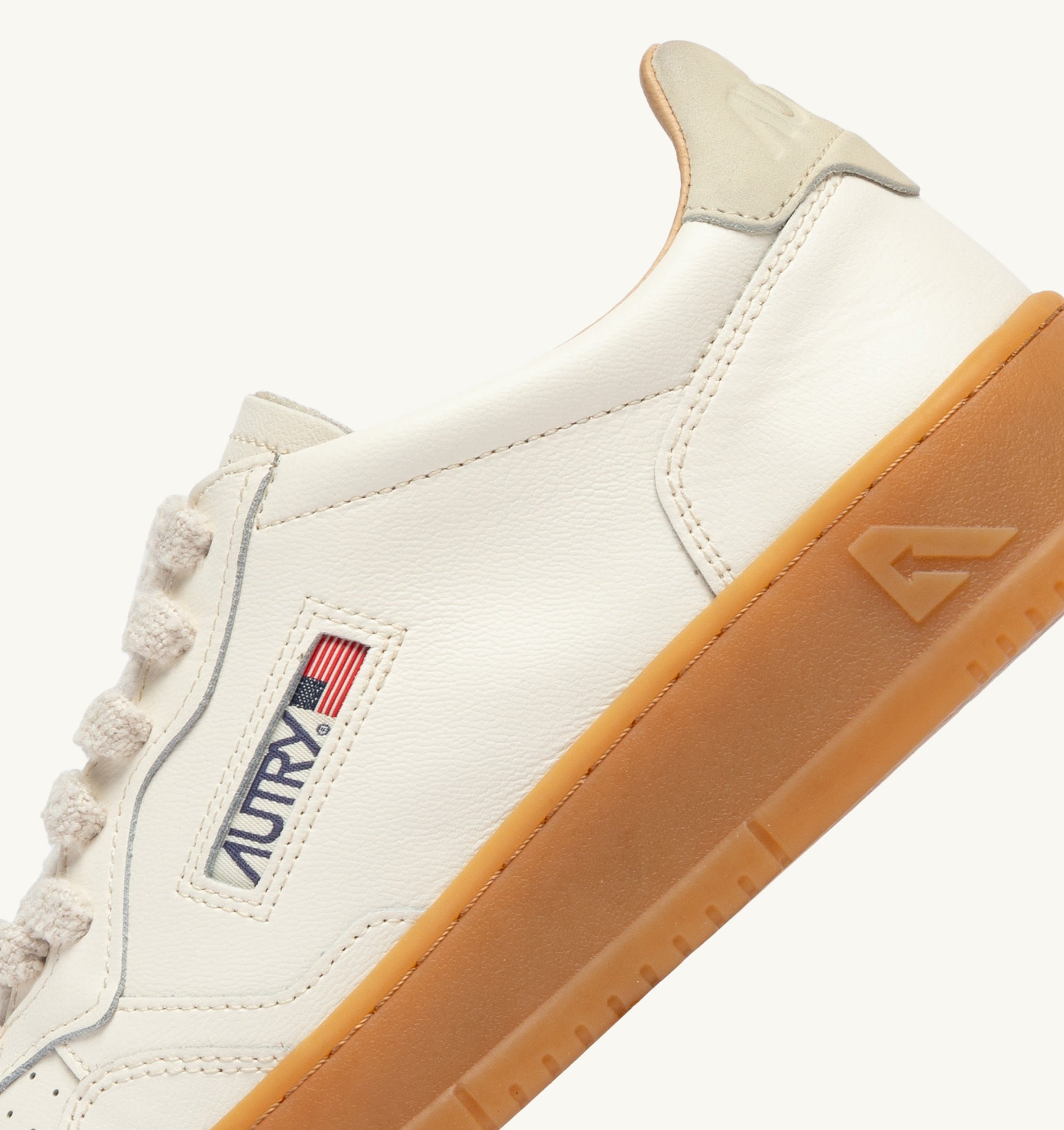 BASKETS MEDALIST LOW EN CUIR MARSHMALLOW