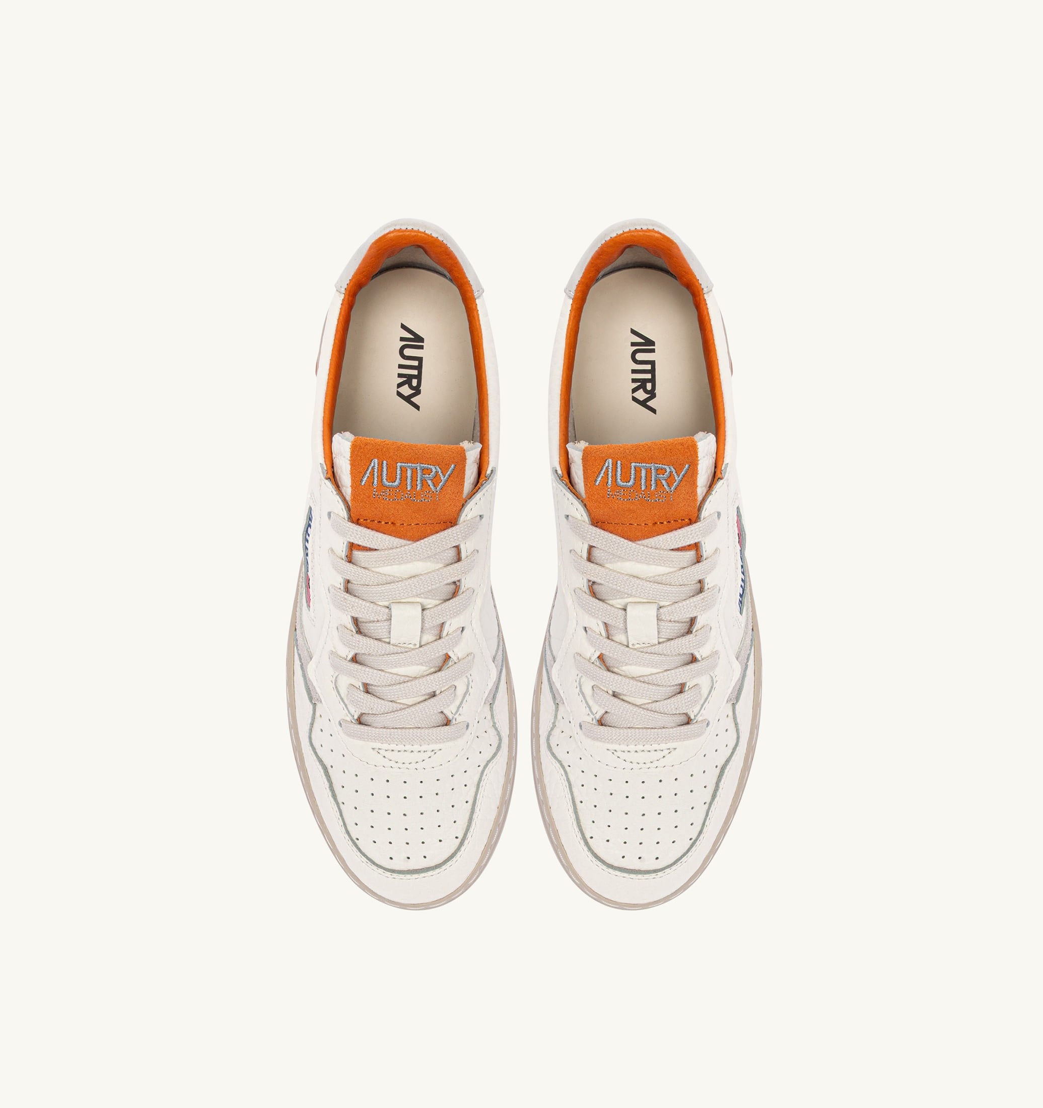 BASKETS MEDALIST LOW EN CUIR MARSHMALLOW ET FANTA