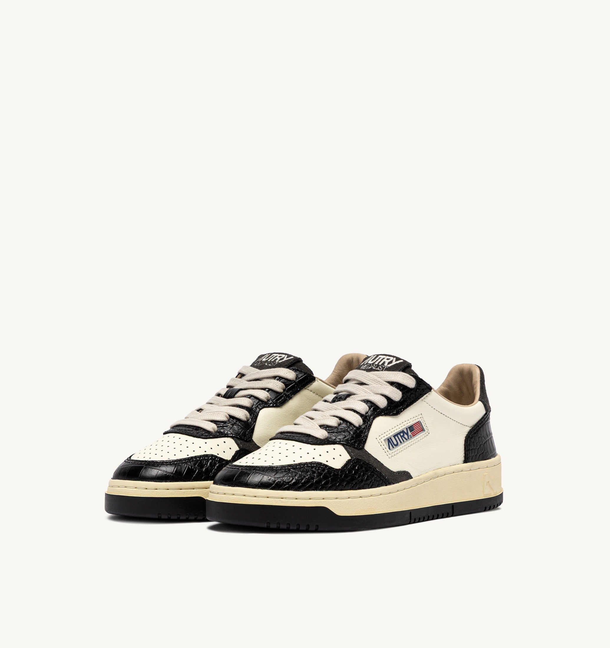 BASKETS MEDALIST LOW EN CUIR MARSHMALLOW ET NOIR