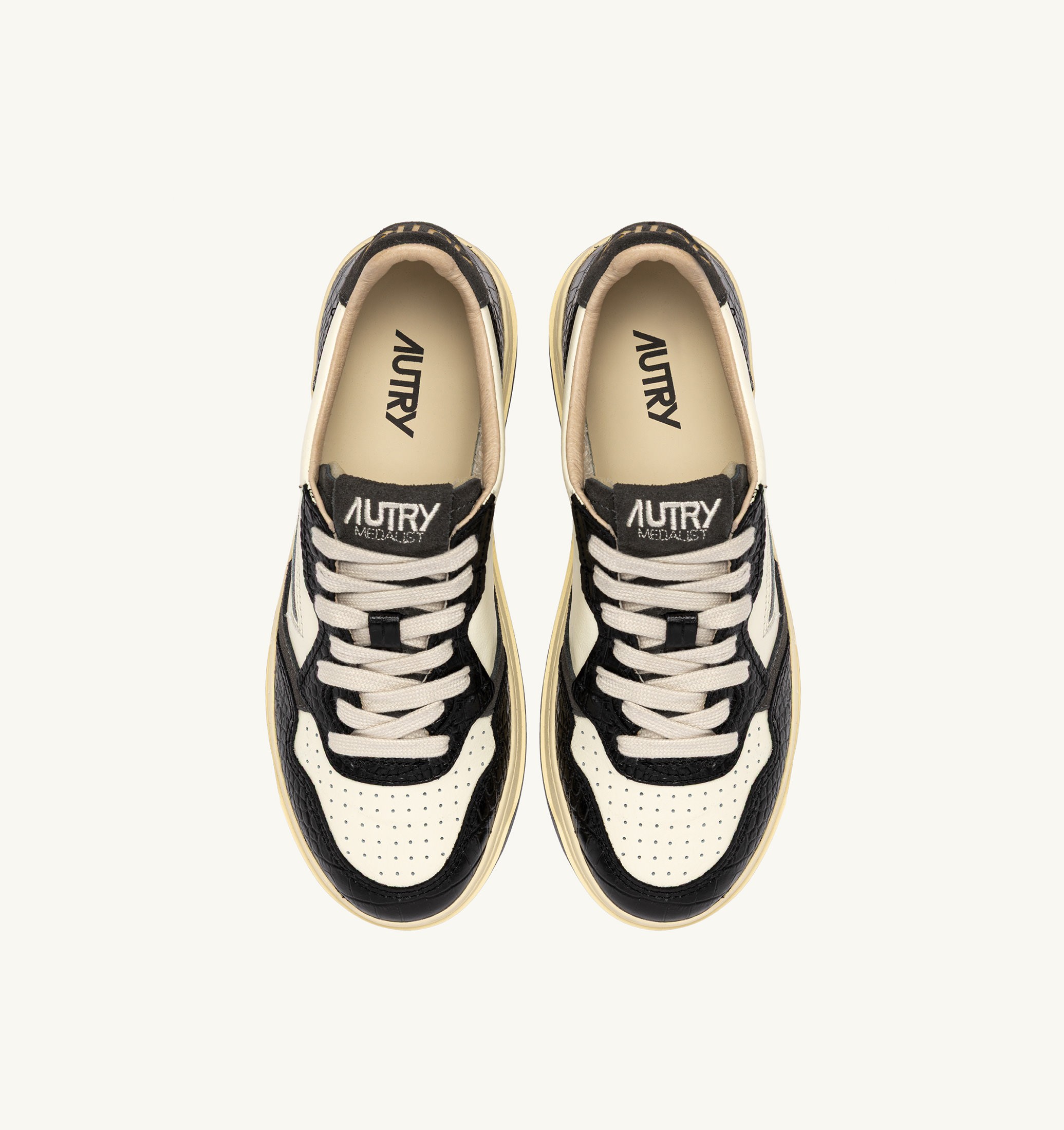 BASKETS MEDALIST LOW EN CUIR MARSHMALLOW ET NOIR