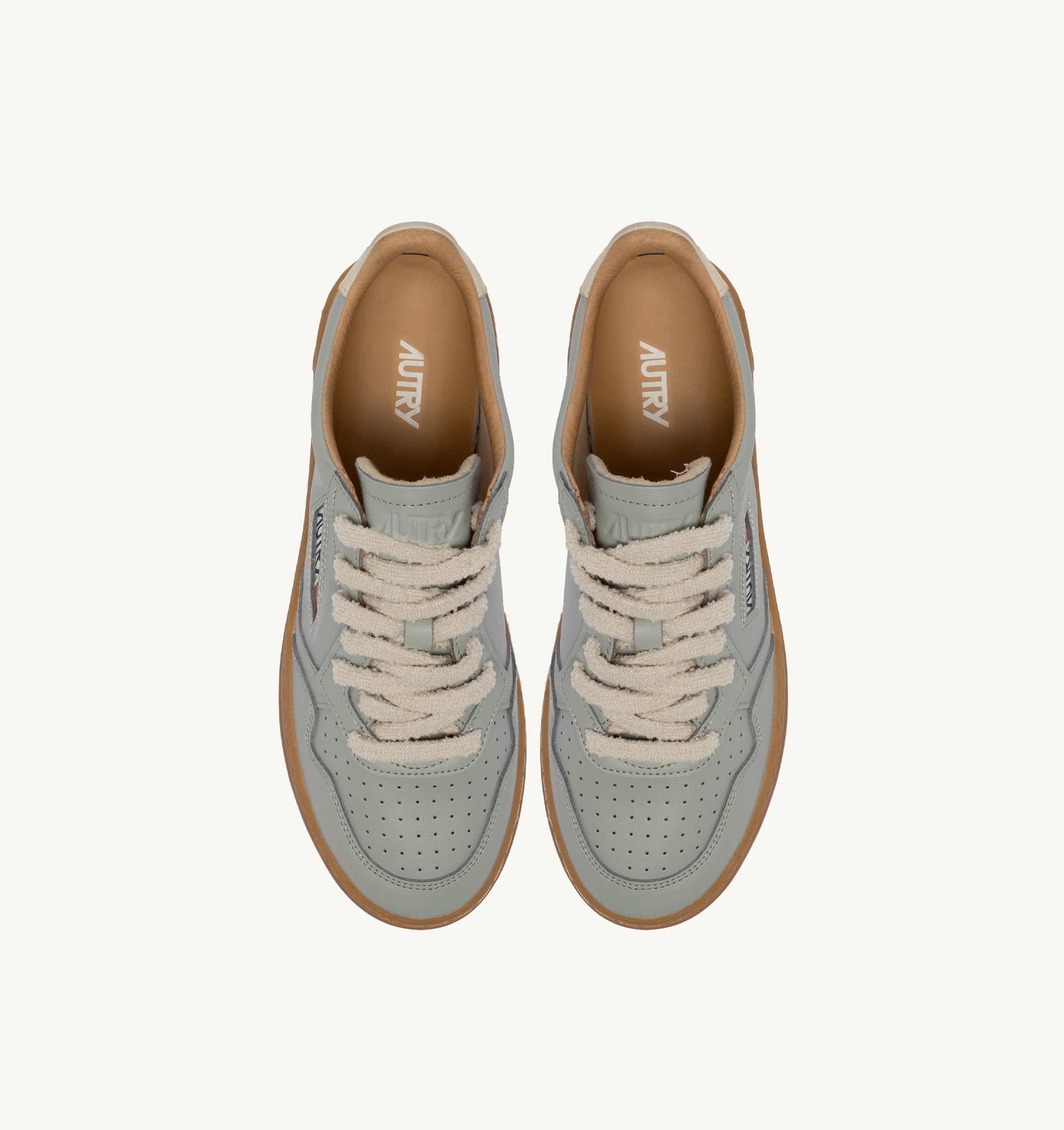 BASKETS MEDALIST LOW EN CUIR MILITARY ET MARSHMALLOW