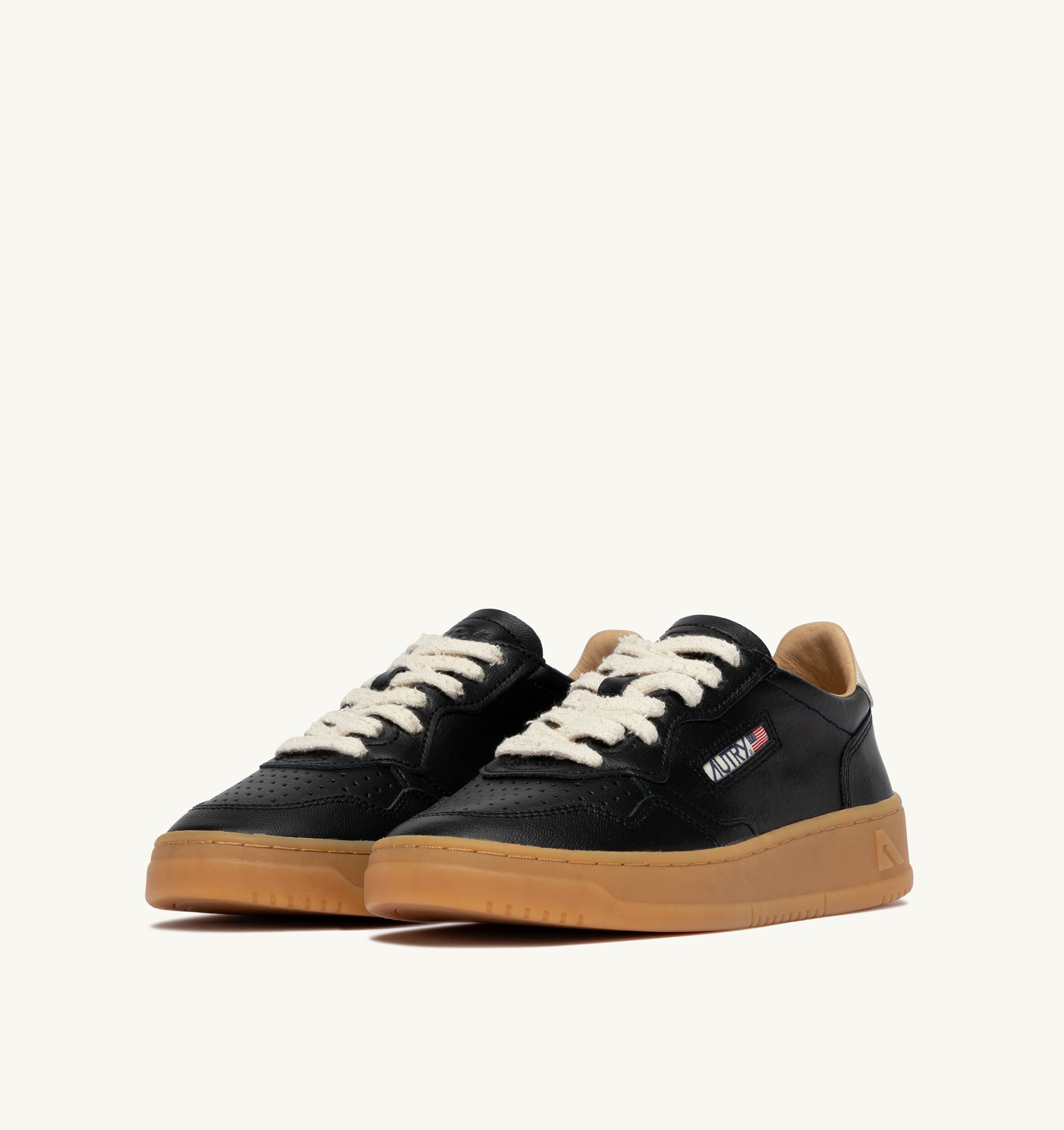 BASKETS MEDALIST LOW EN CUIR NOIR ET MARSHMALLOW
