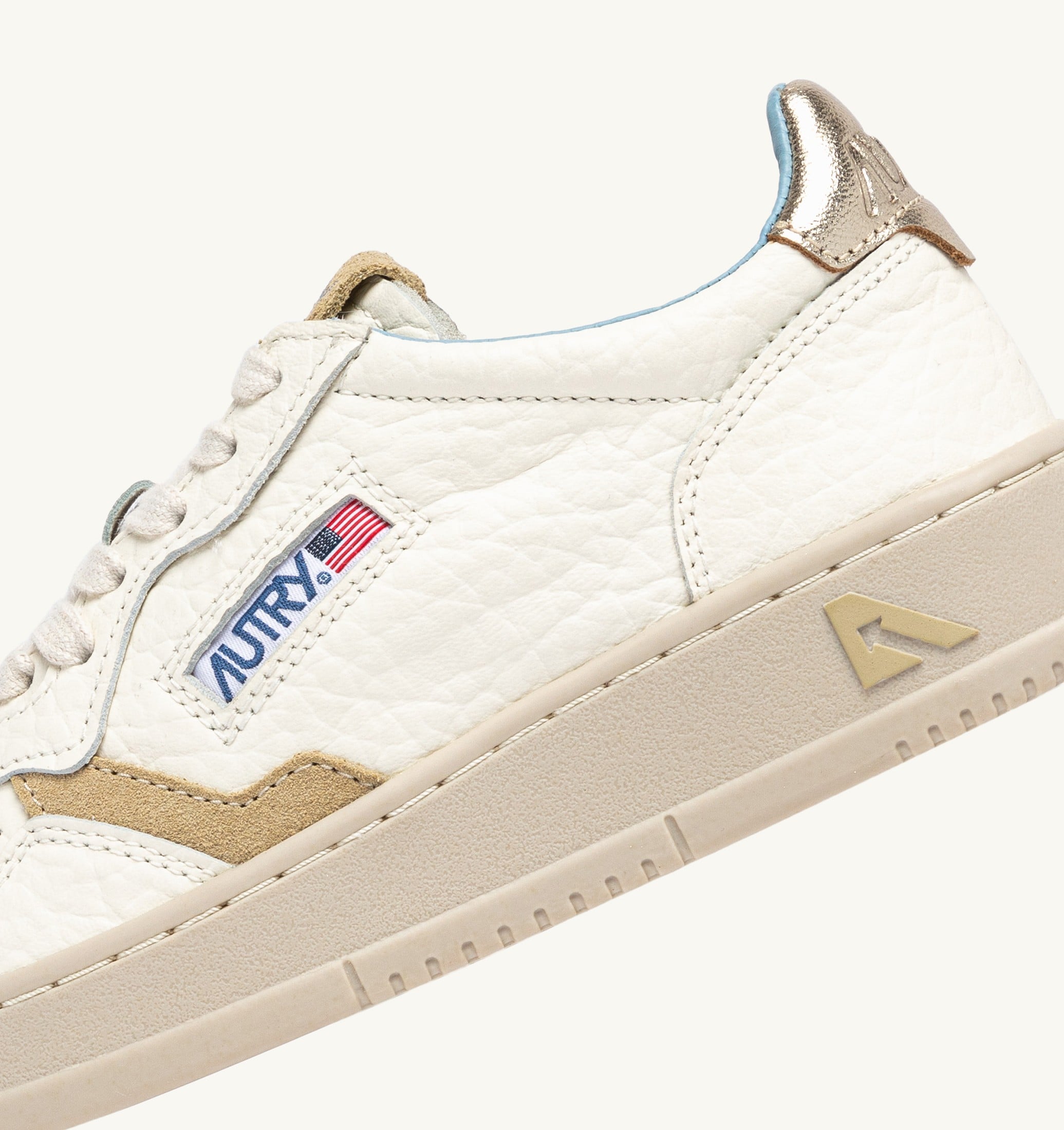 BASKETS MEDALIST LOW EN CUIR PLATINE ET SPONGE