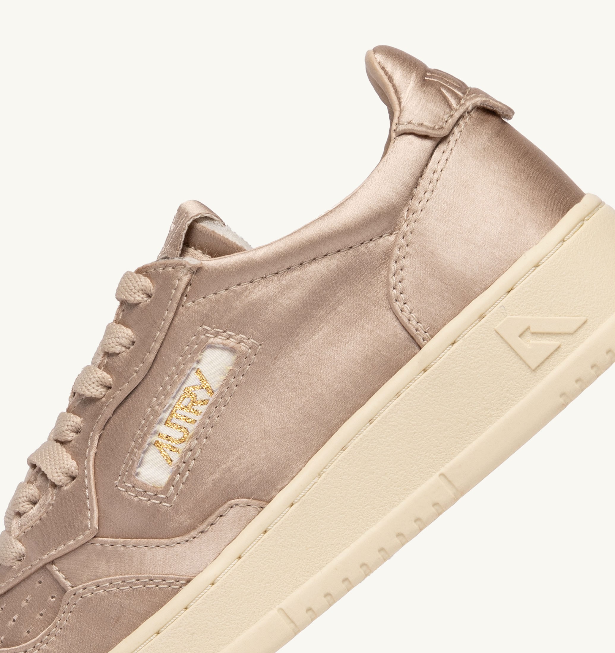 BASKETS MEDALIST LOW EN SATIN DESERT ROSE