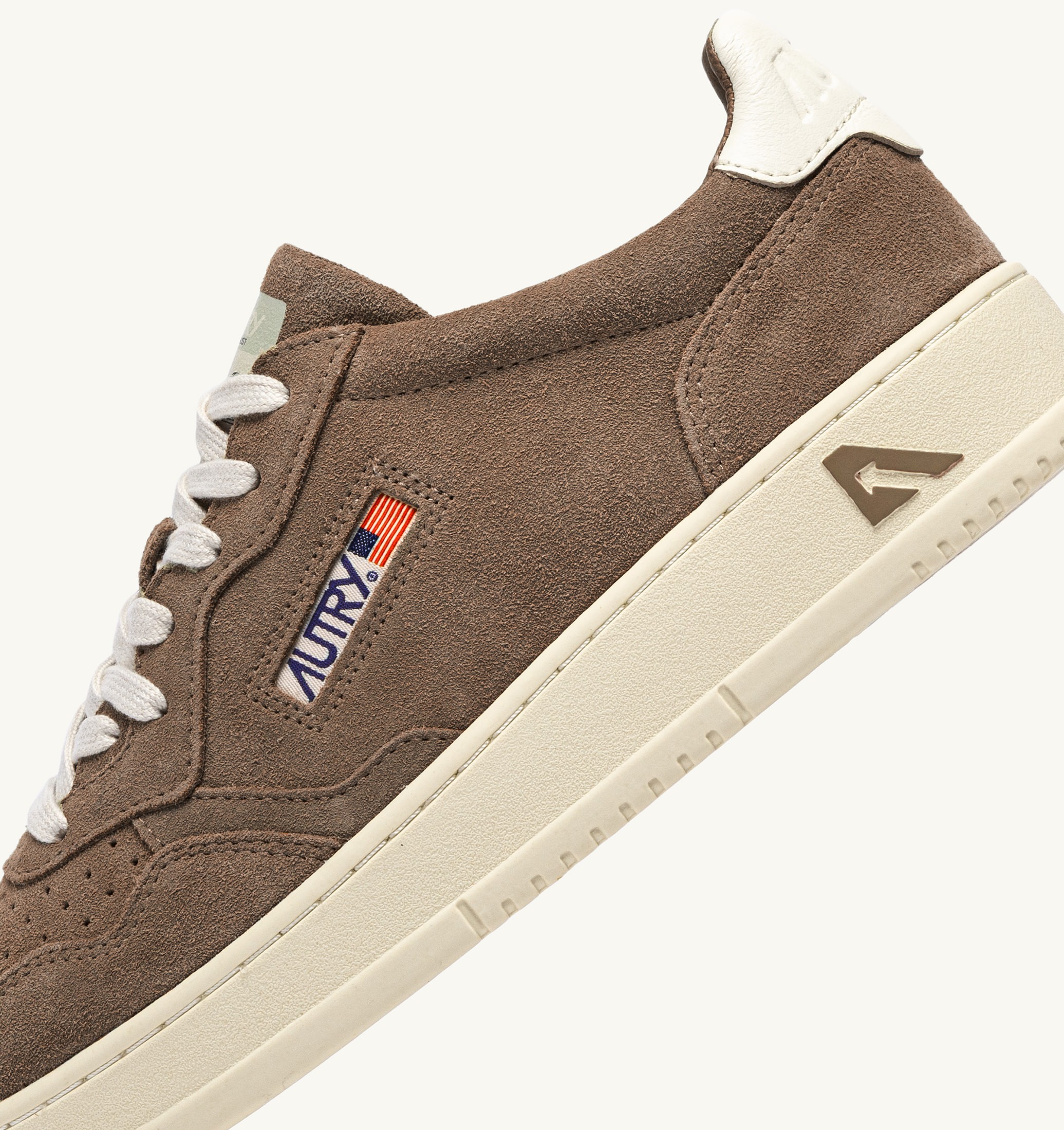 BASKETS MEDALIST LOW EN DAIM CIGAR ET BLANC
