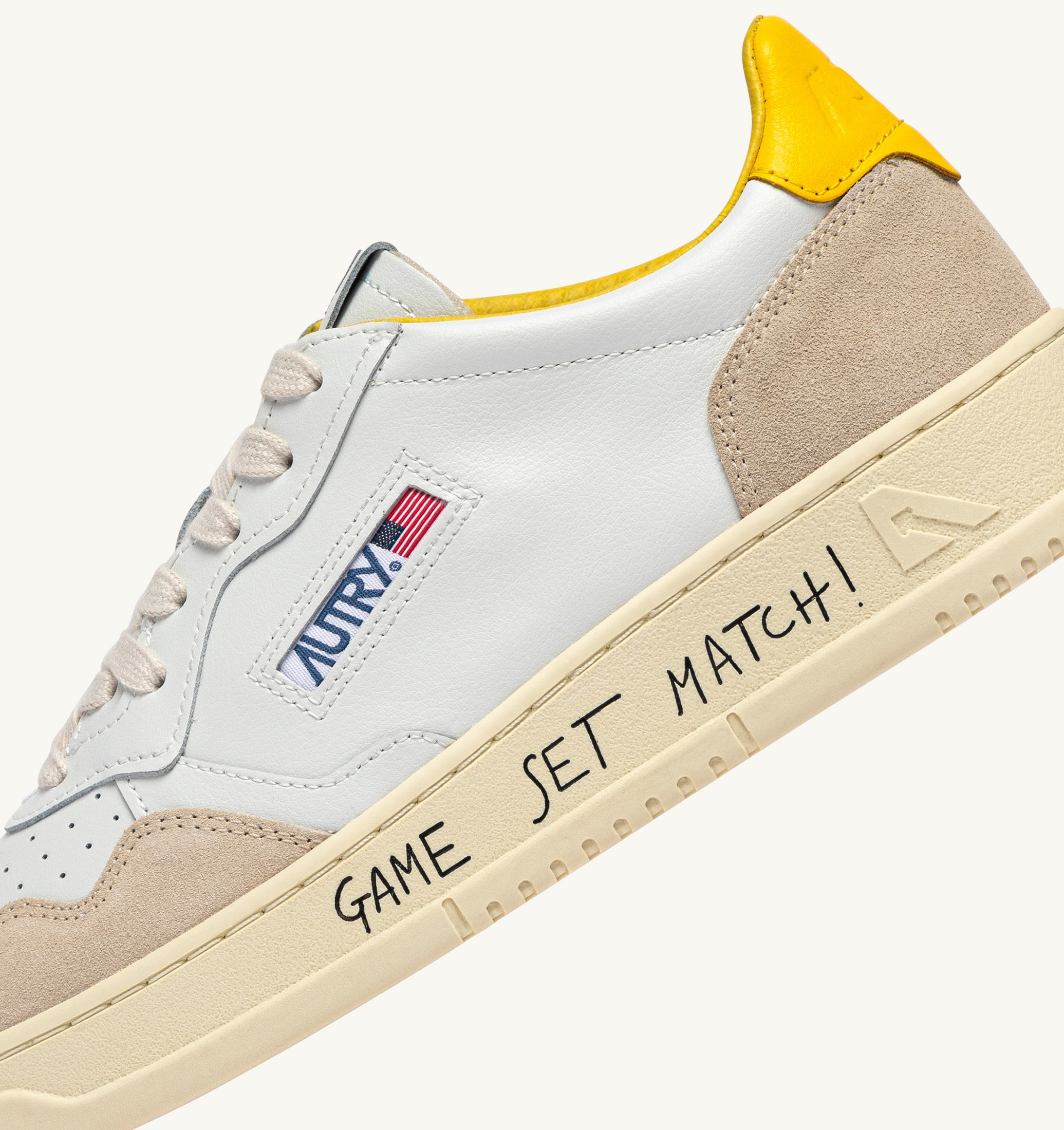 BASKETS MEDALIST LOW EN DAIM ET CUIR BLANC ET SLICKER AVEC LETTERING