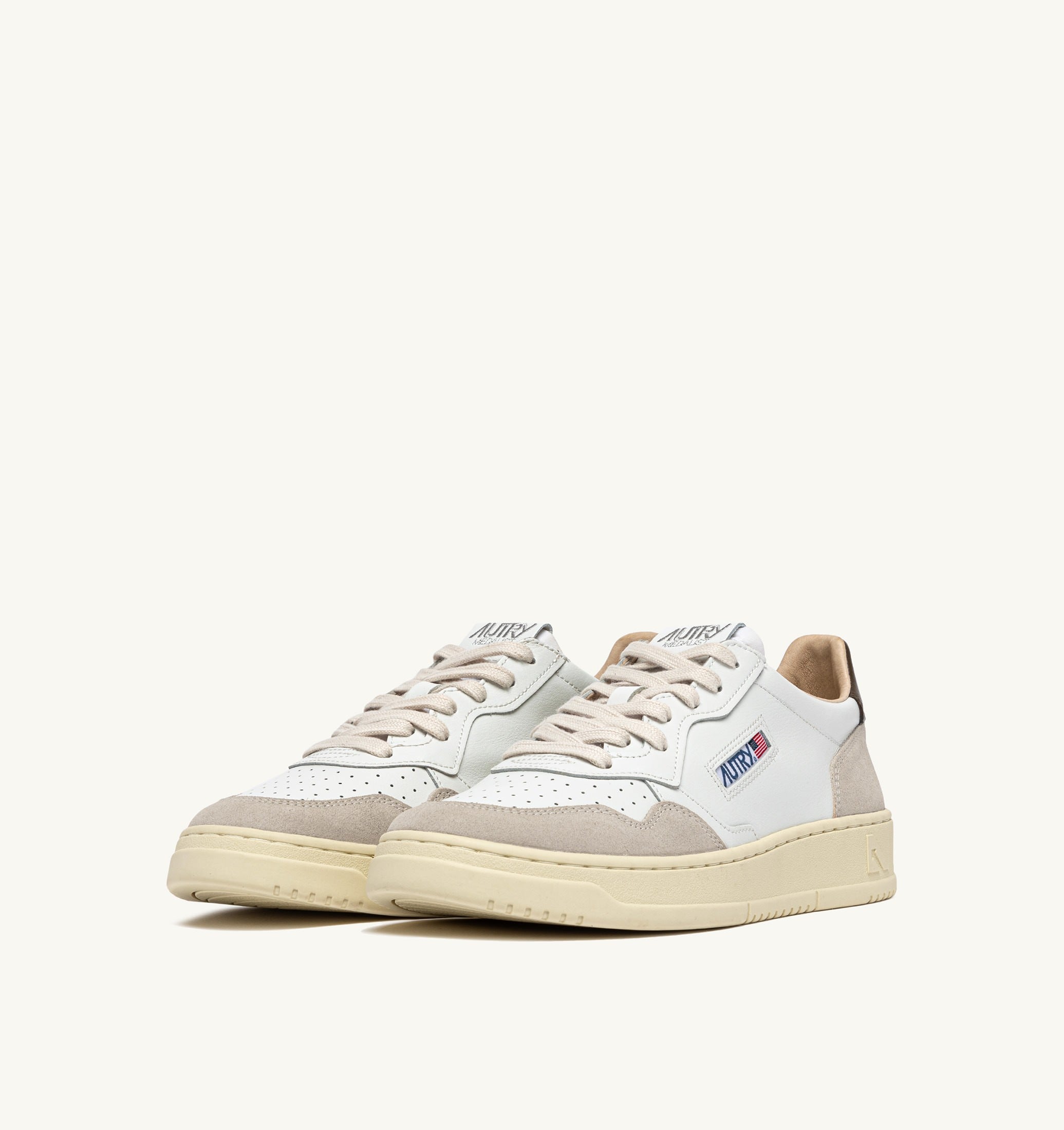 BASKETS MEDALIST LOW EN DAIM ET CUIR BLANC ET TEAK