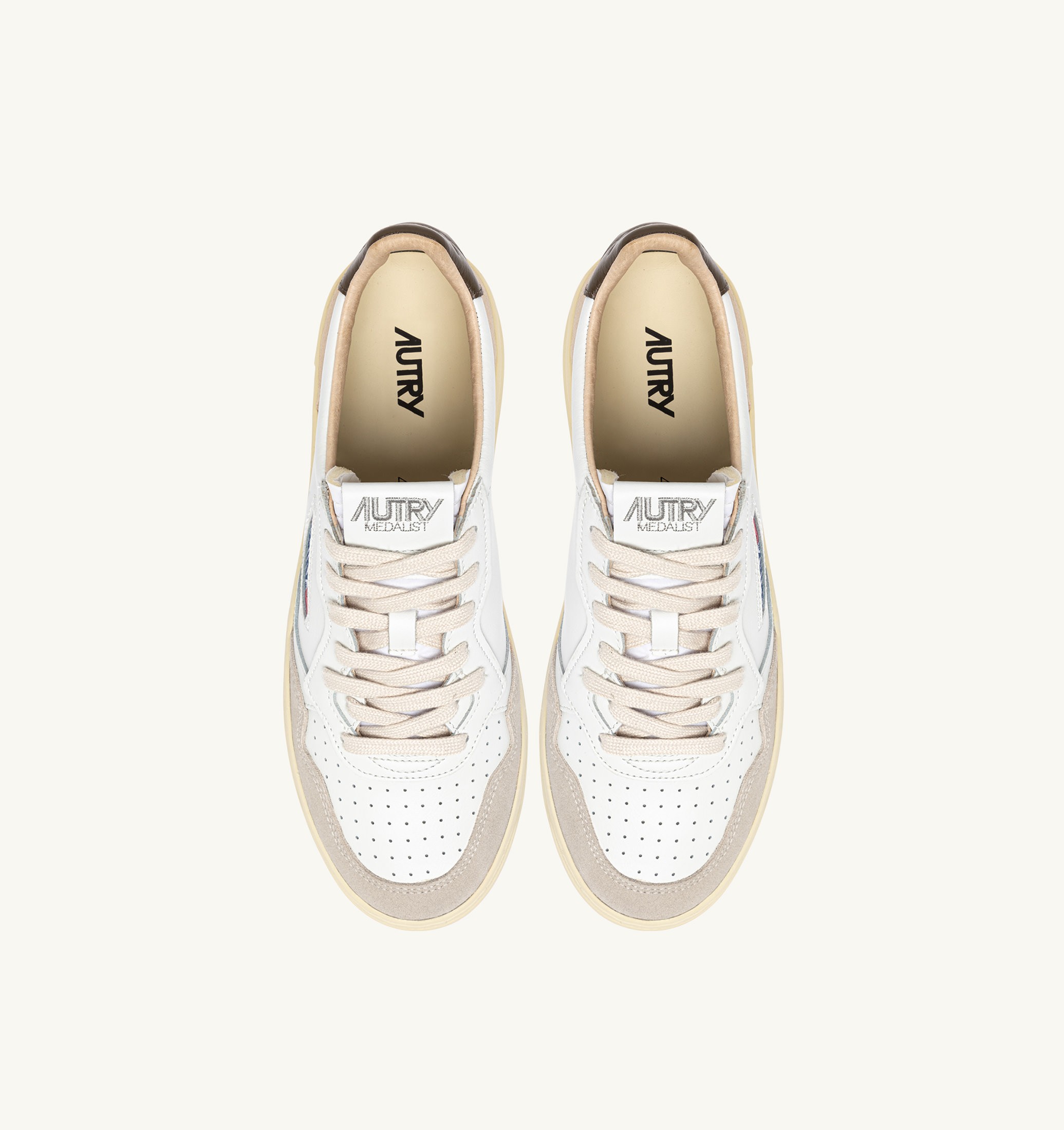 BASKETS MEDALIST LOW EN DAIM ET CUIR BLANC ET TEAK