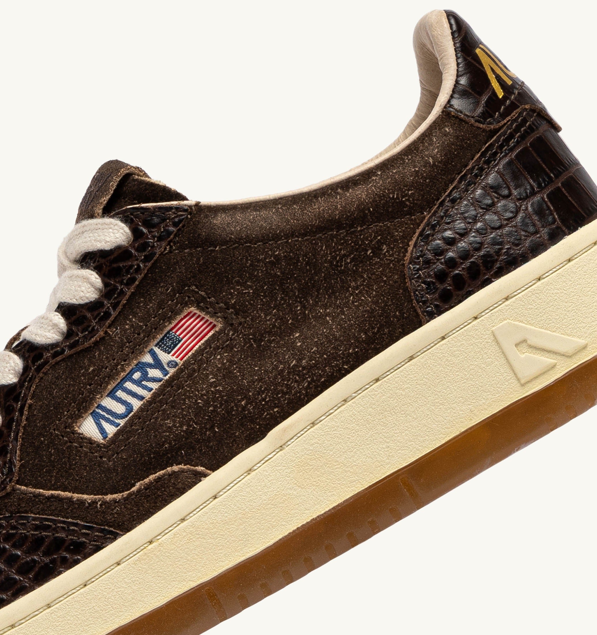 BASKETS MEDALIST LOW EN DAIM ET CUIR MUSTANG ET MARRON
