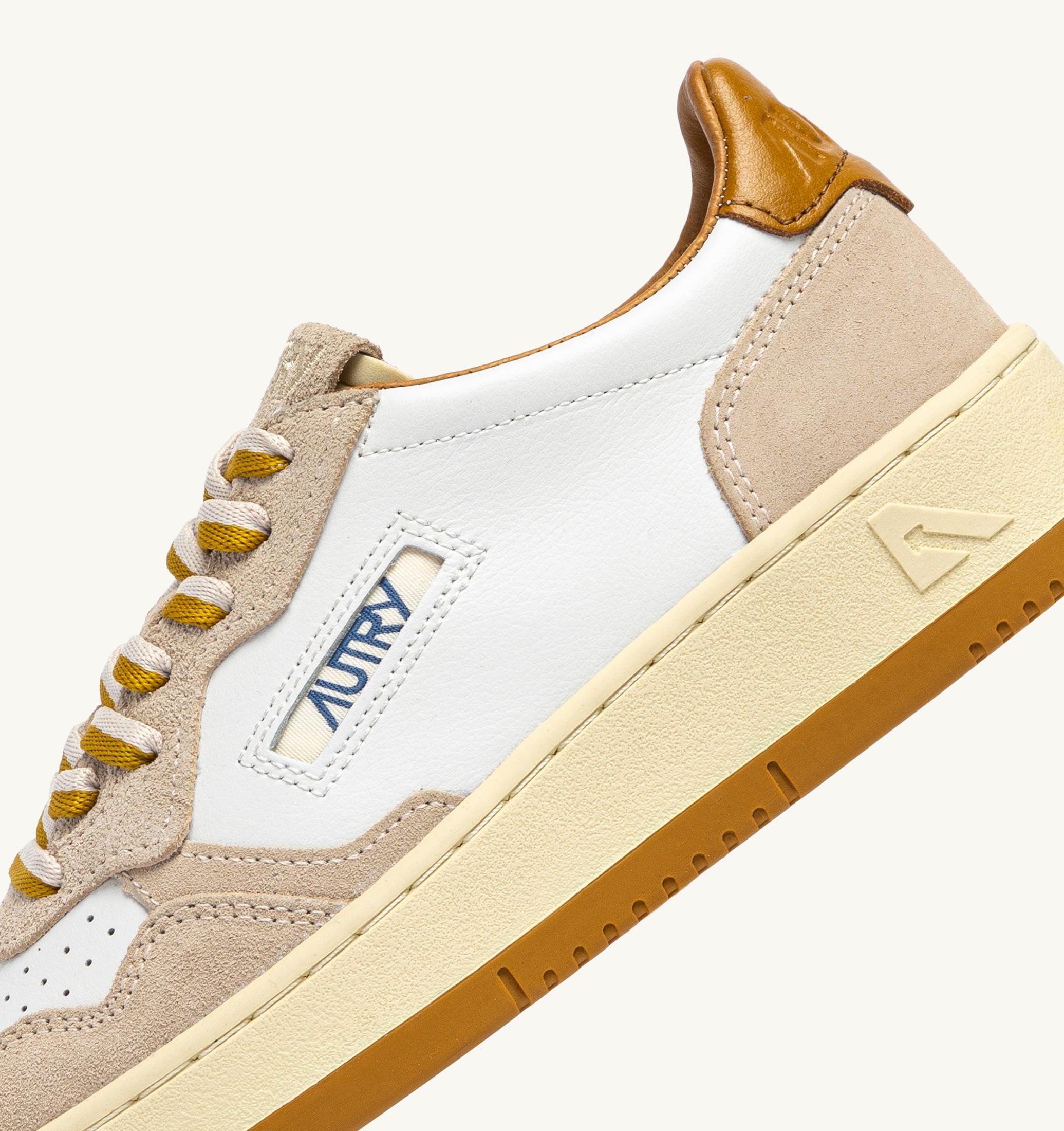 BASKETS MEDALIST LOW EN DAIM ET CUIR SAND ET WOOD