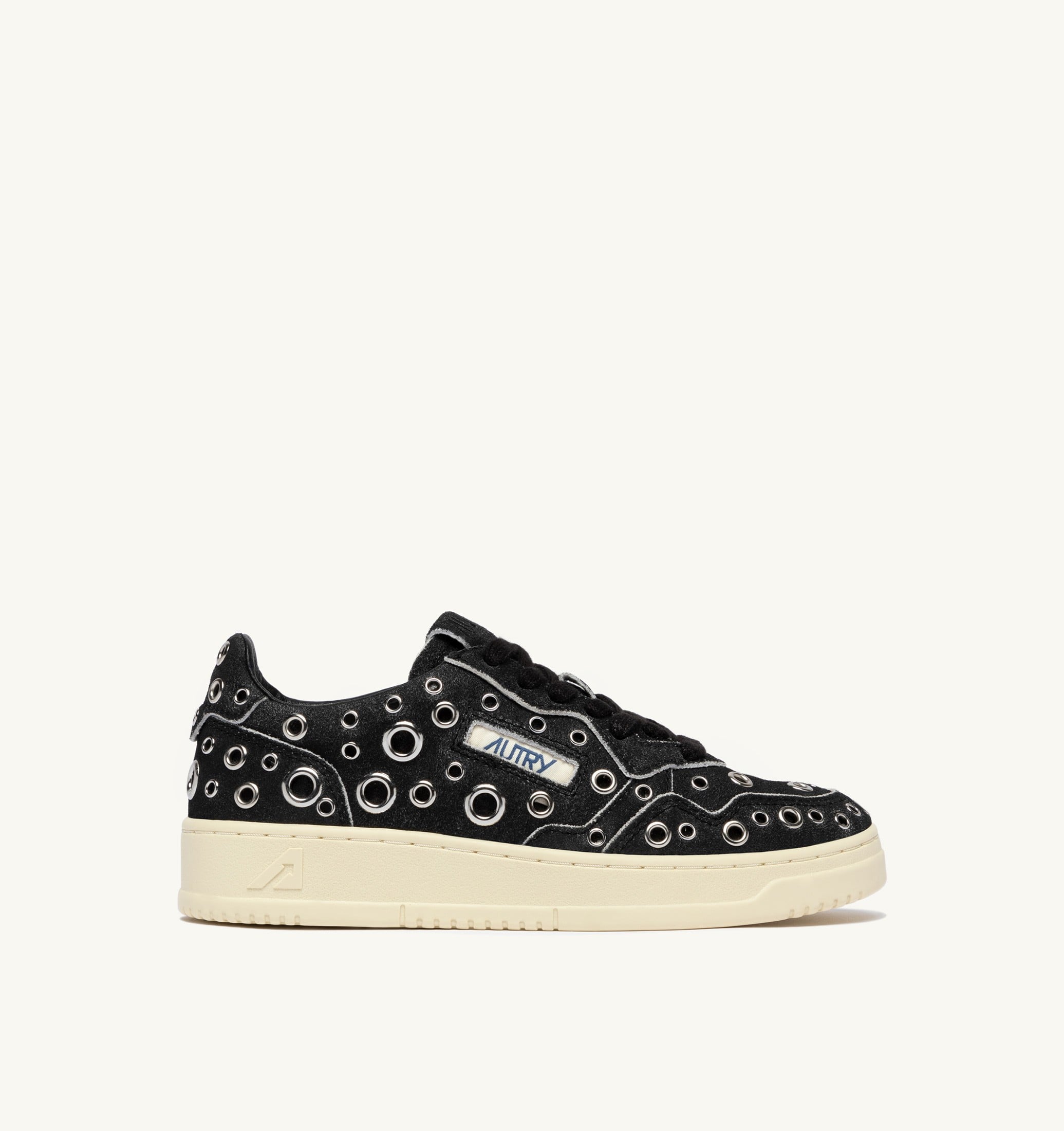 BASKETS MEDALIST LOW EN DAIM NOIR AVEC CLOUS