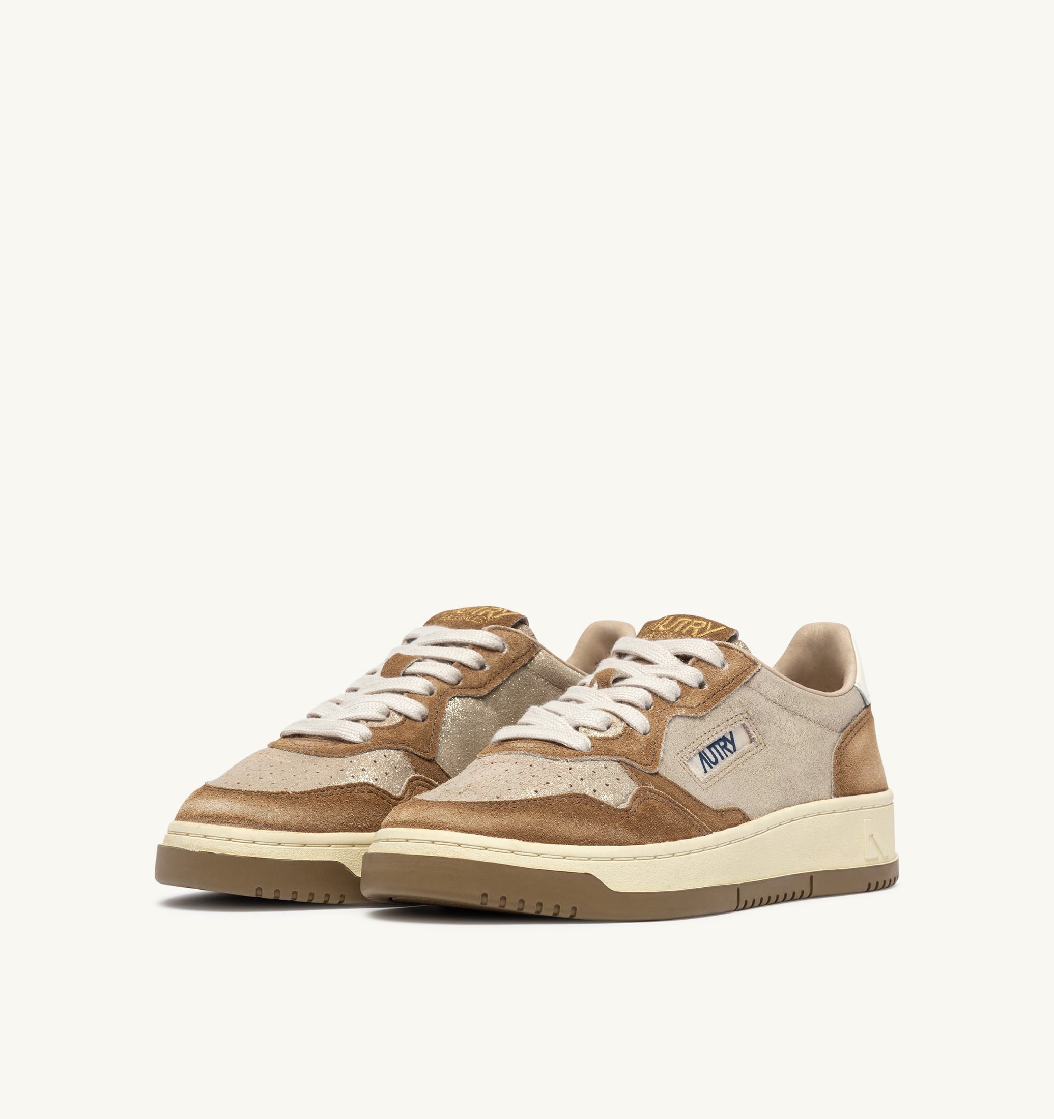 BASKETS MEDALIST LOW EN DAIM PLATINE ET BEIGE SUGAR