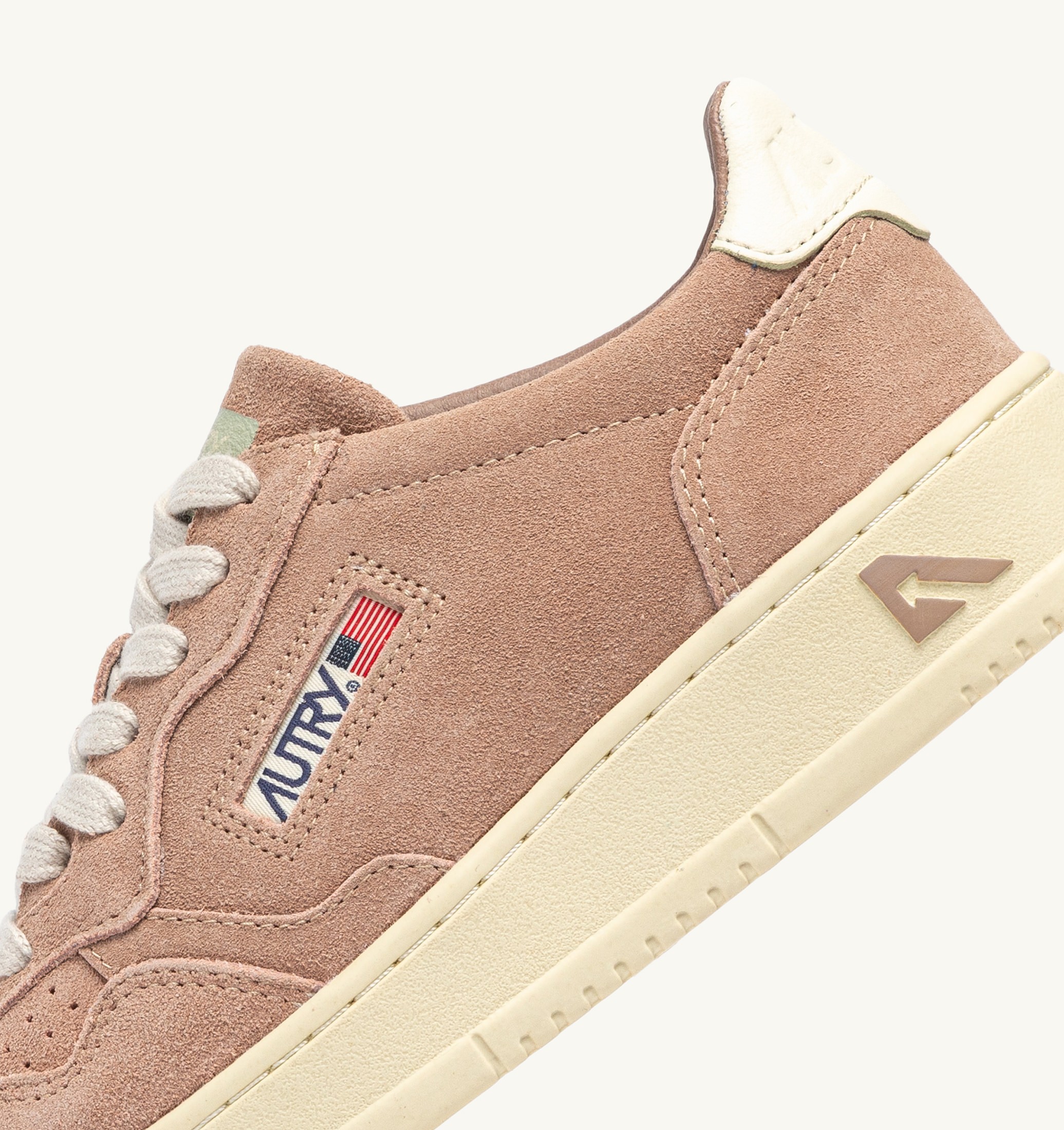 BASKETS MEDALIST LOW EN DAIM ROSE CANNEL ET BLANC