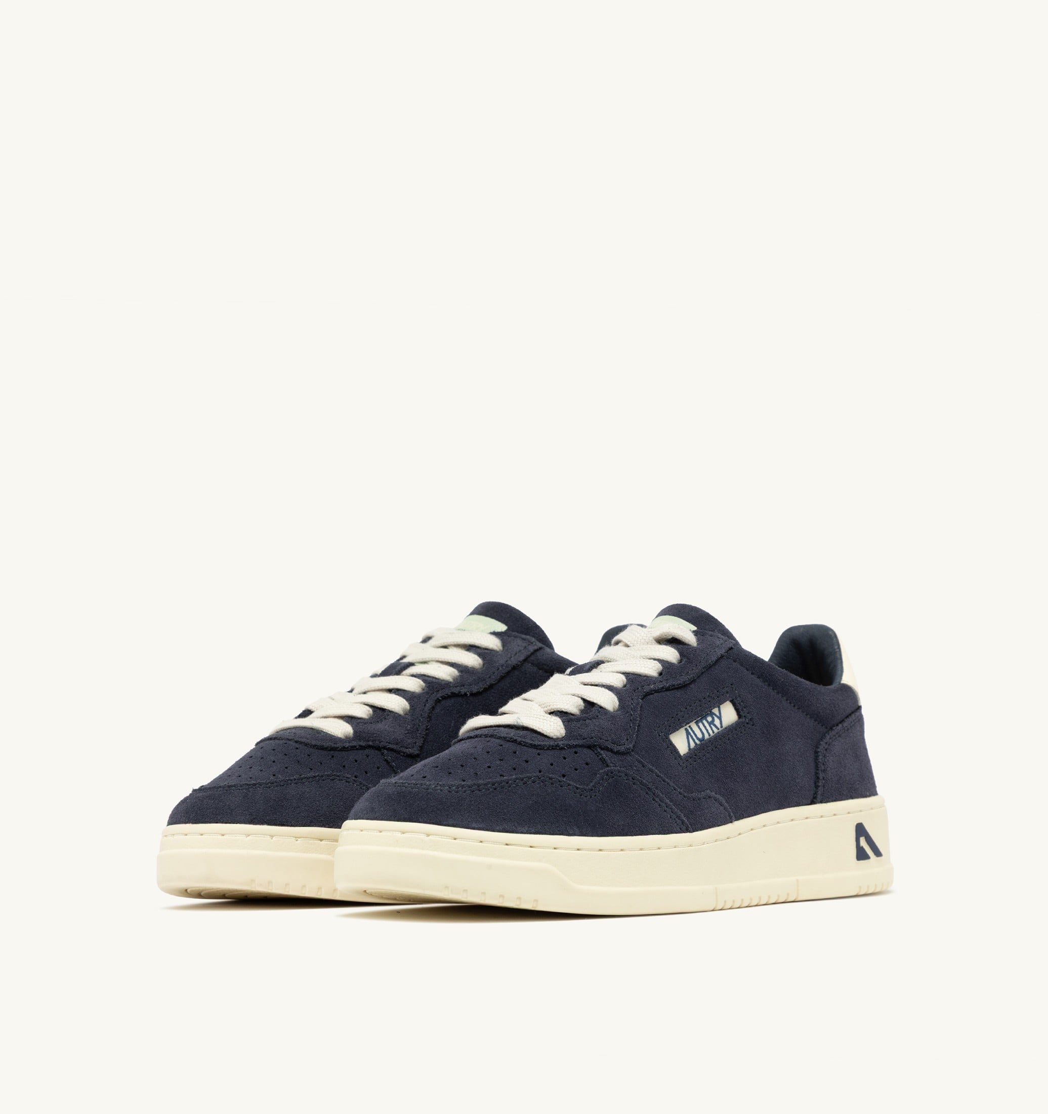 BASKETS MEDALIST LOW EN DAIM SPACE ET BLANC
