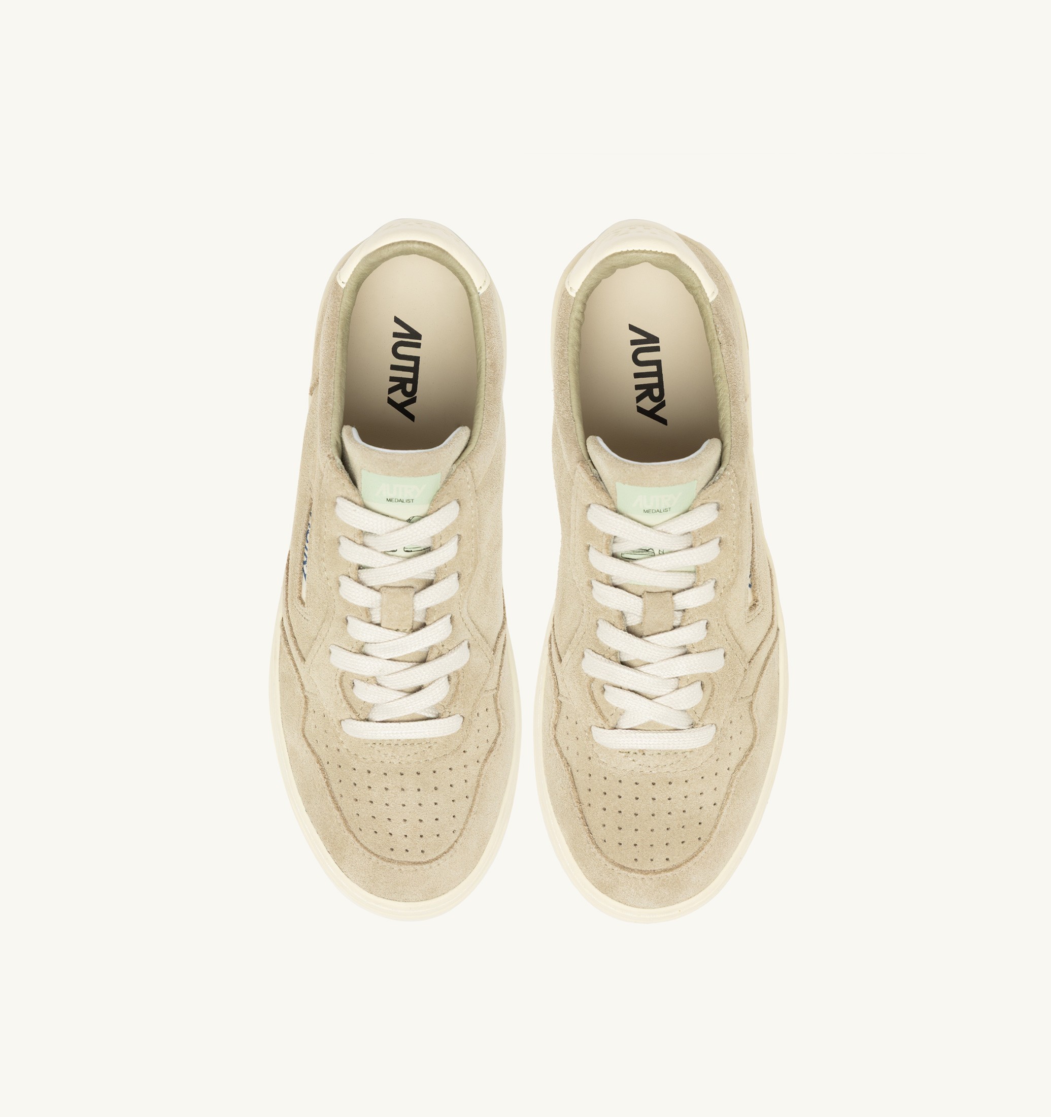 BASKETS MEDALIST LOW EN DAIM SPONGE ET BLANC